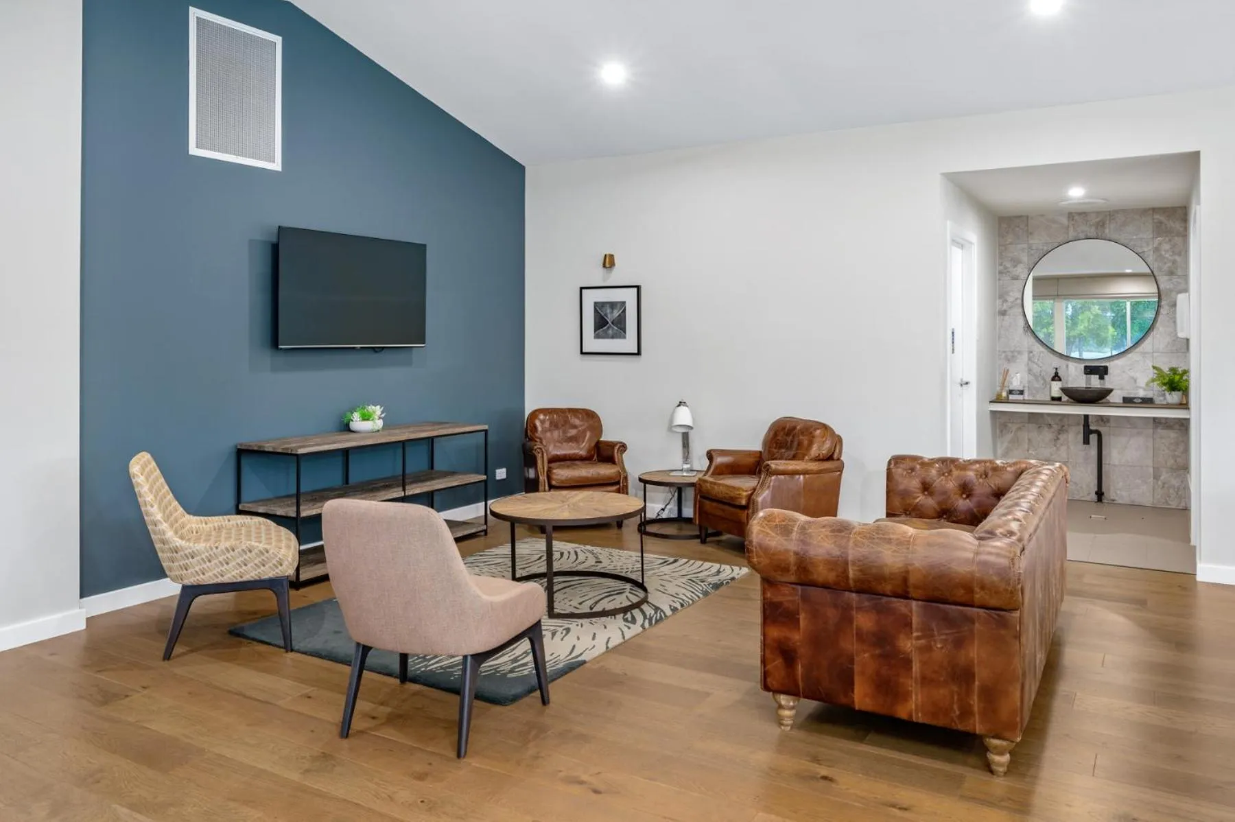 Seating area in Hunter Oasis