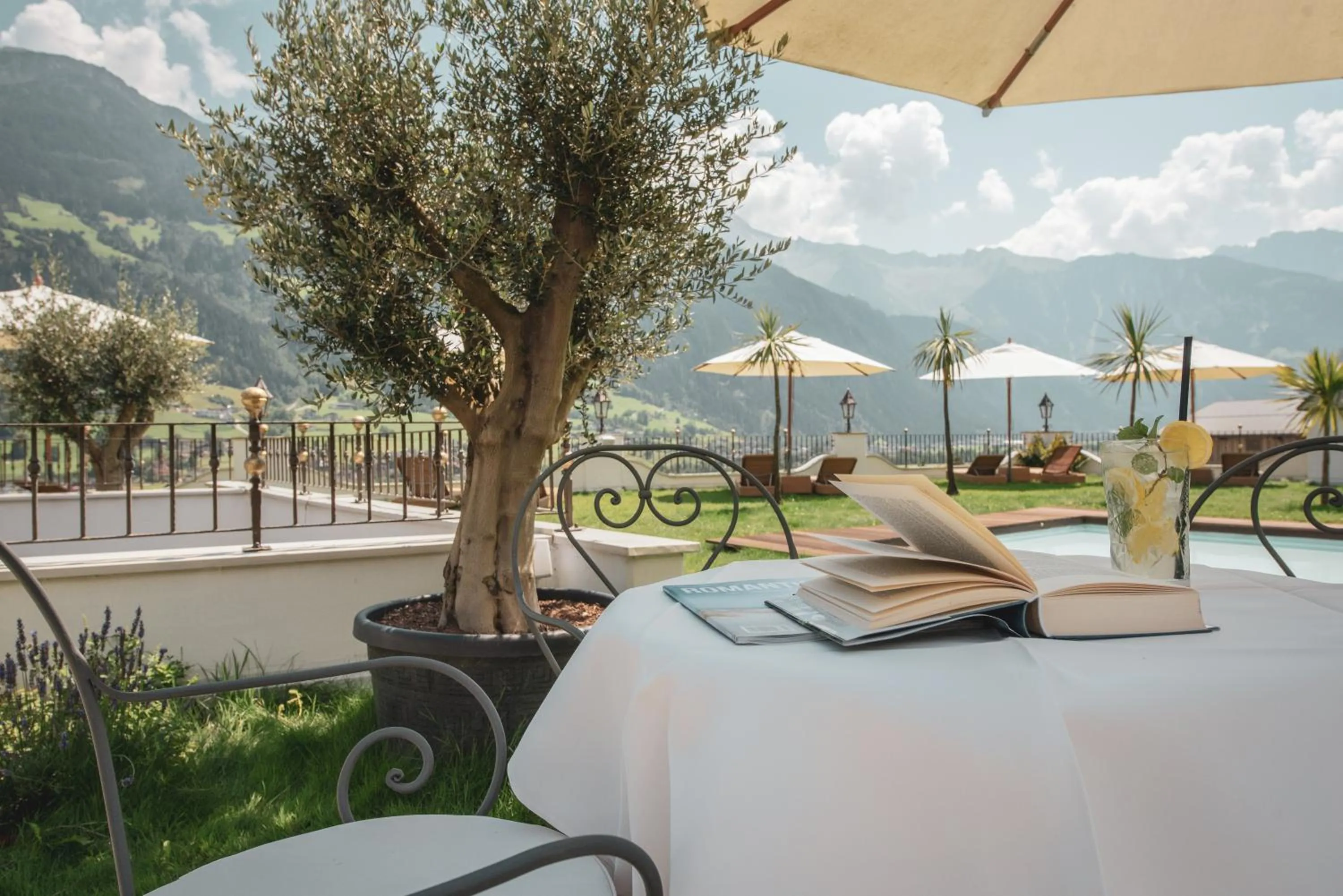 Garden in Hotel Alpenblick Zillertal