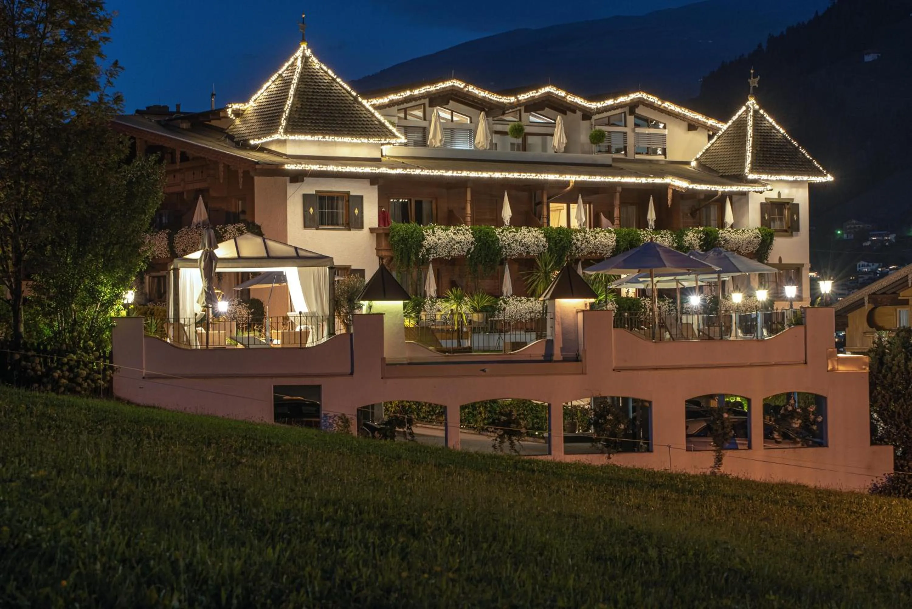 Property building in Hotel Alpenblick Zillertal