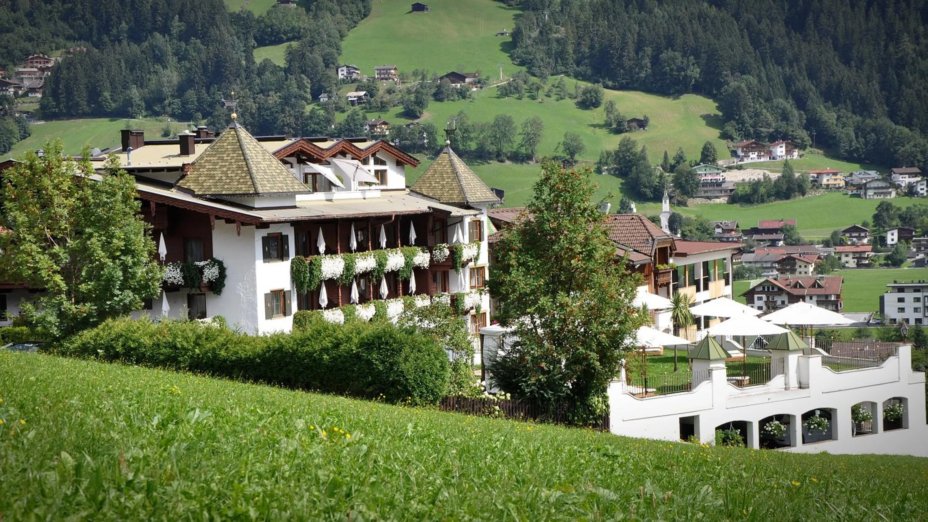 Facade/entrance in Hotel Alpenblick Zillertal
