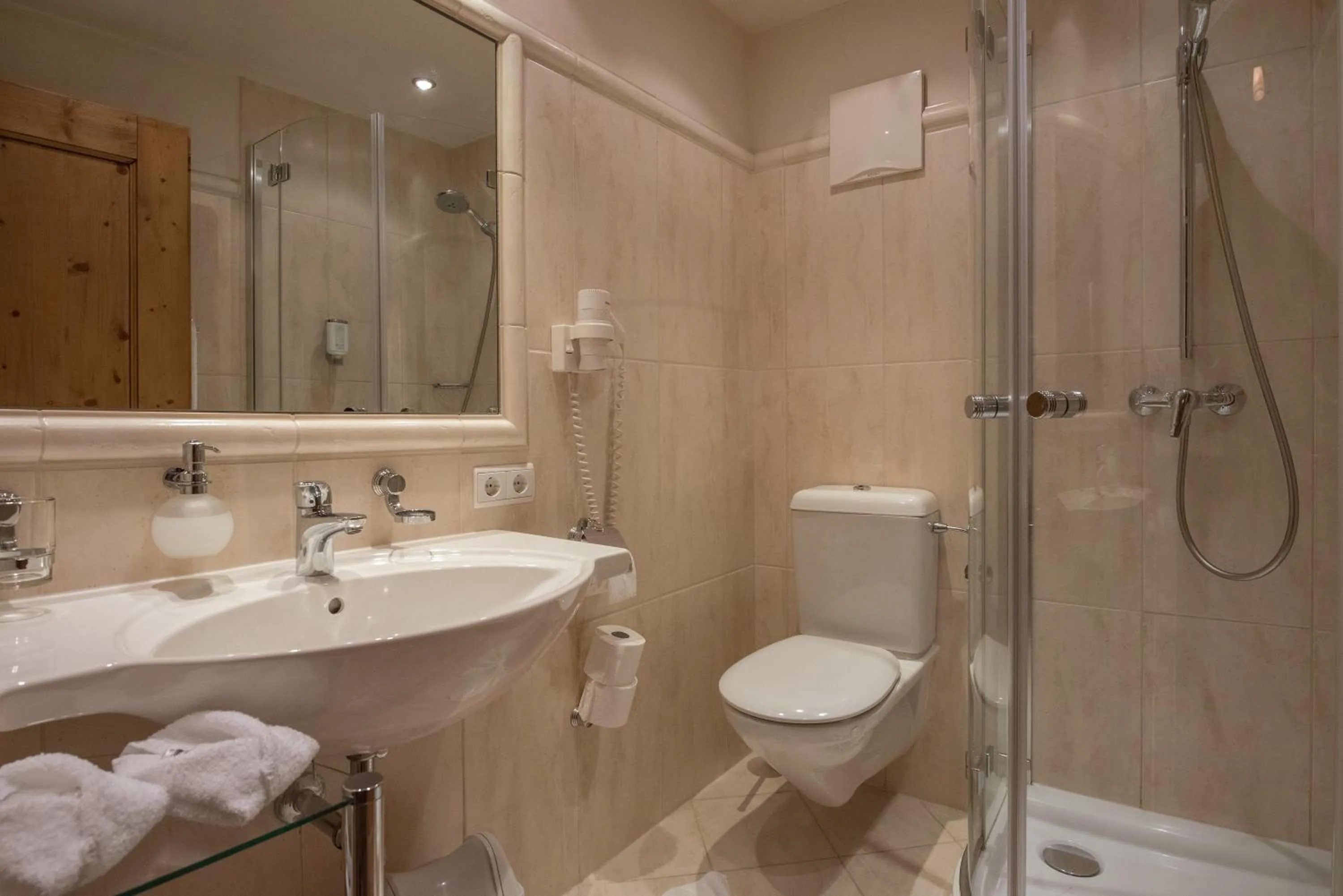 Toilet in Hotel Alpenblick Zillertal