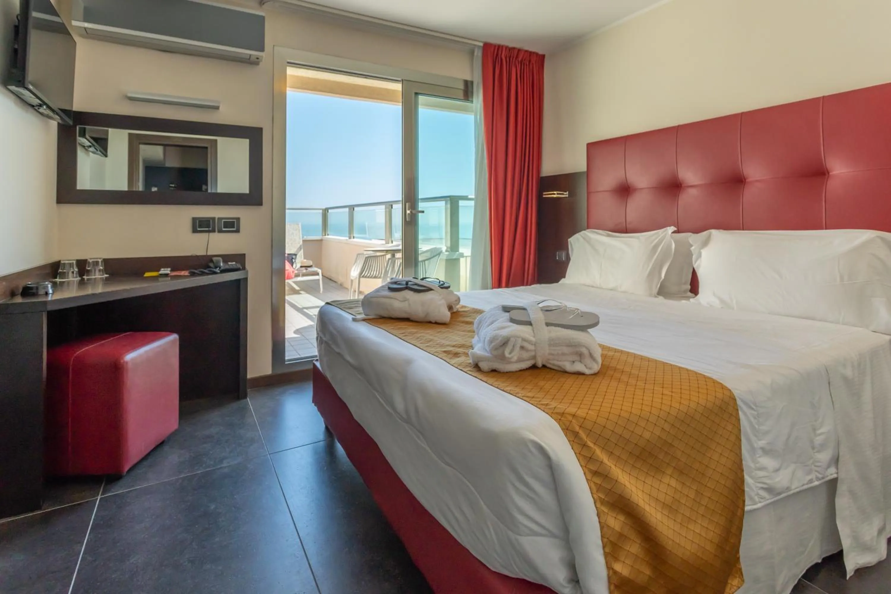 Bedroom, Bed in Terminal Palace & SPA