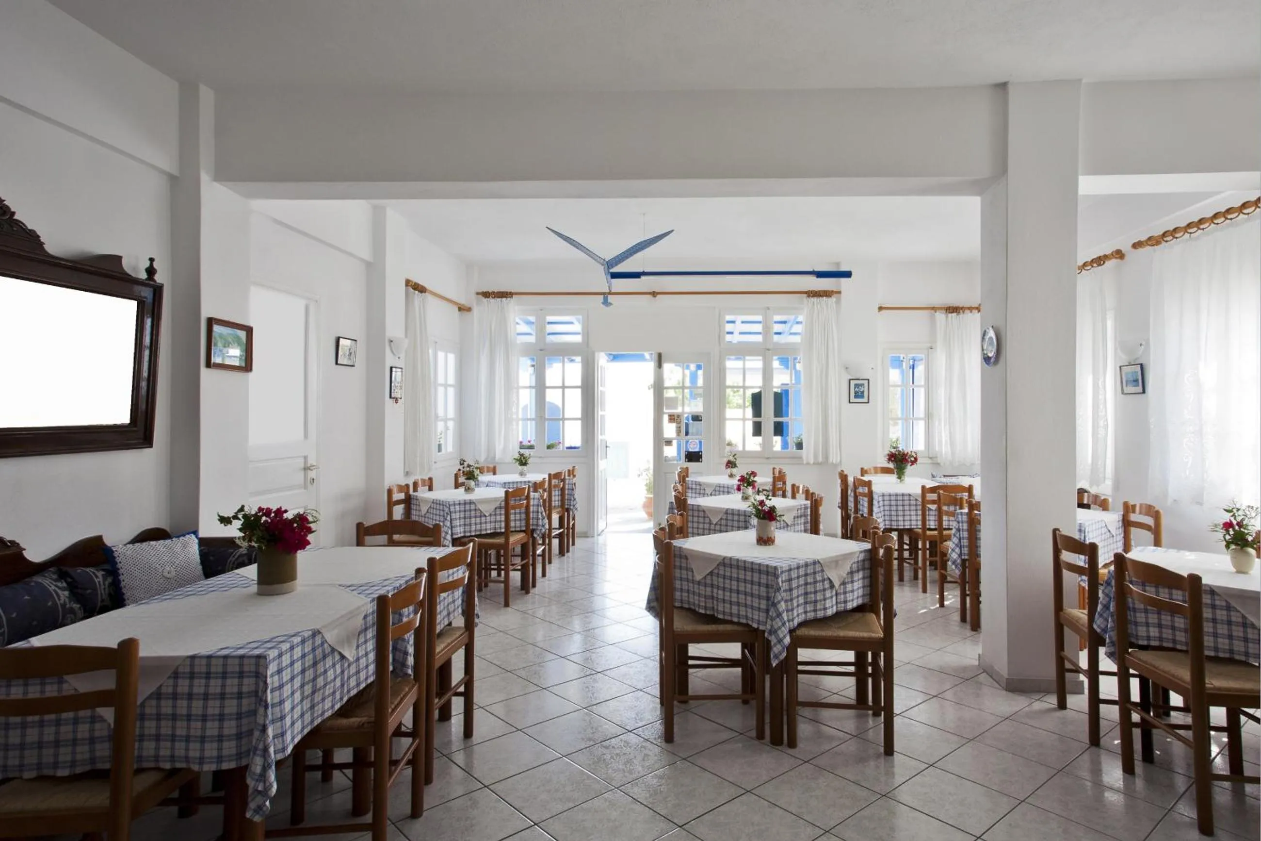 Restaurant/places to eat in Ancient Thera Studios
