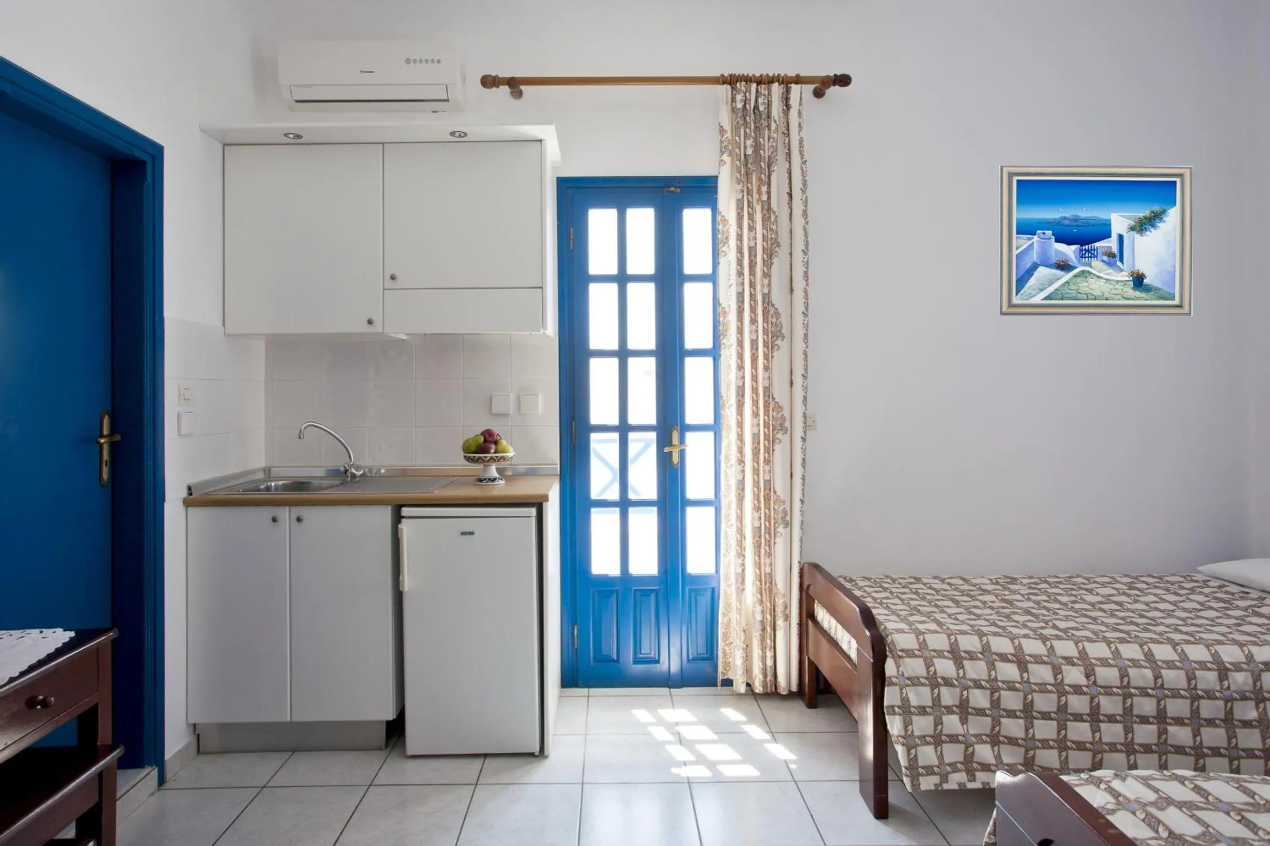 Bedroom, Bed in Ancient Thera Studios