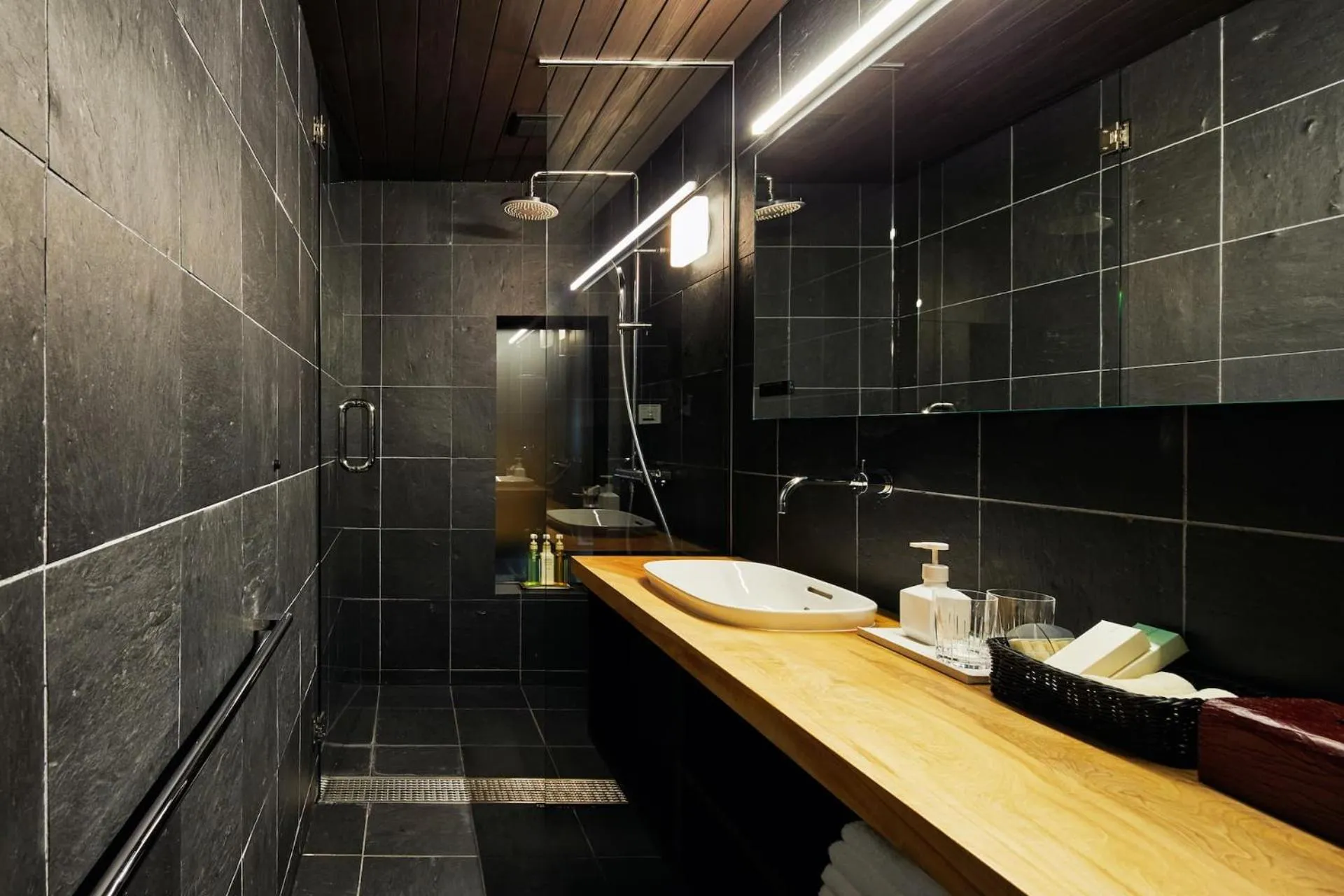 Kyoto Urushiro Wakasaya