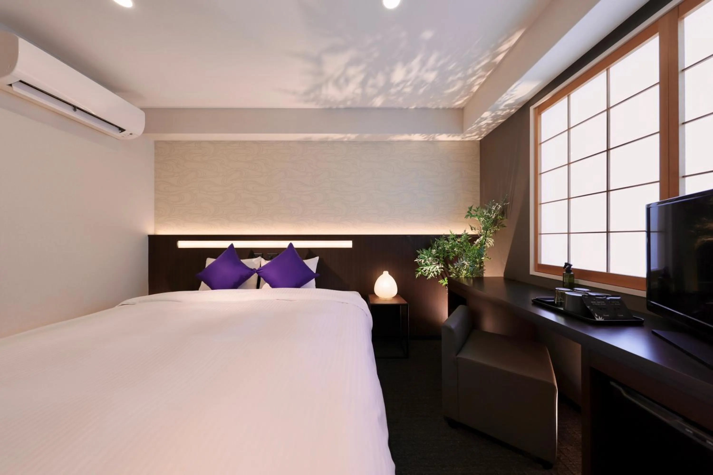 Bed in Marutamachi Crystal Hotel