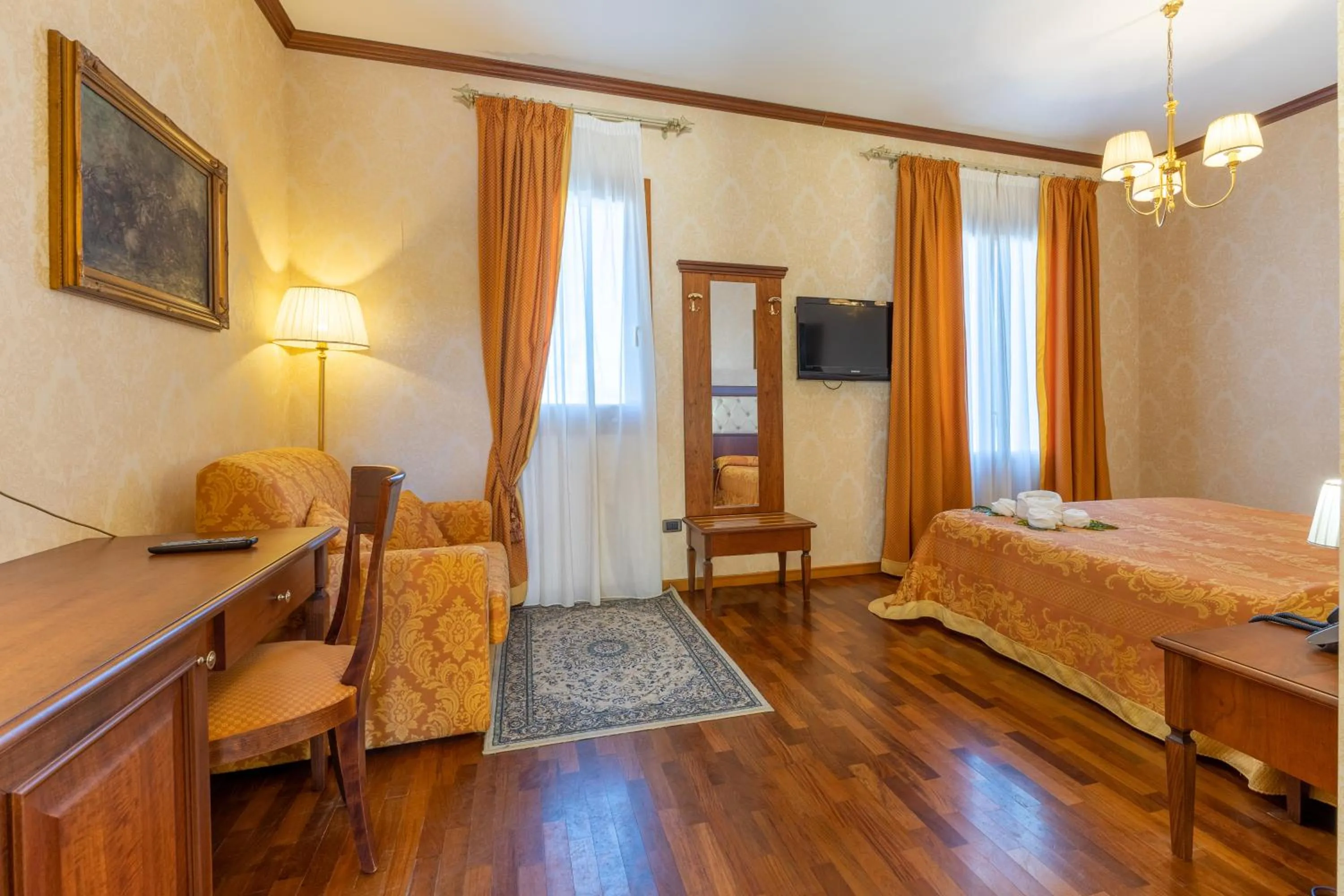 Budget Double Room in Hotel Borgo Don Chisciotte