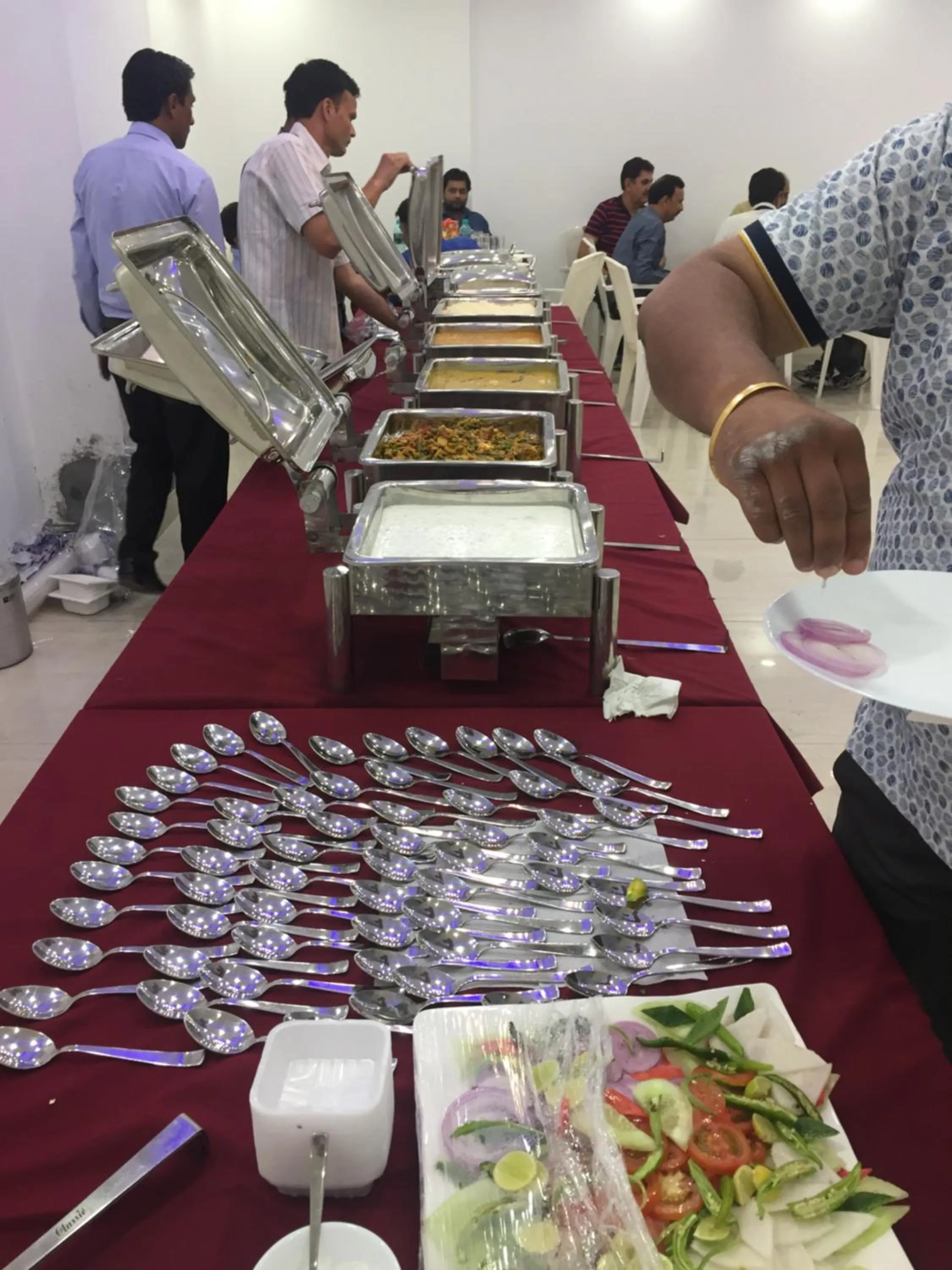 Restaurant/places to eat in Hotel Rajshree