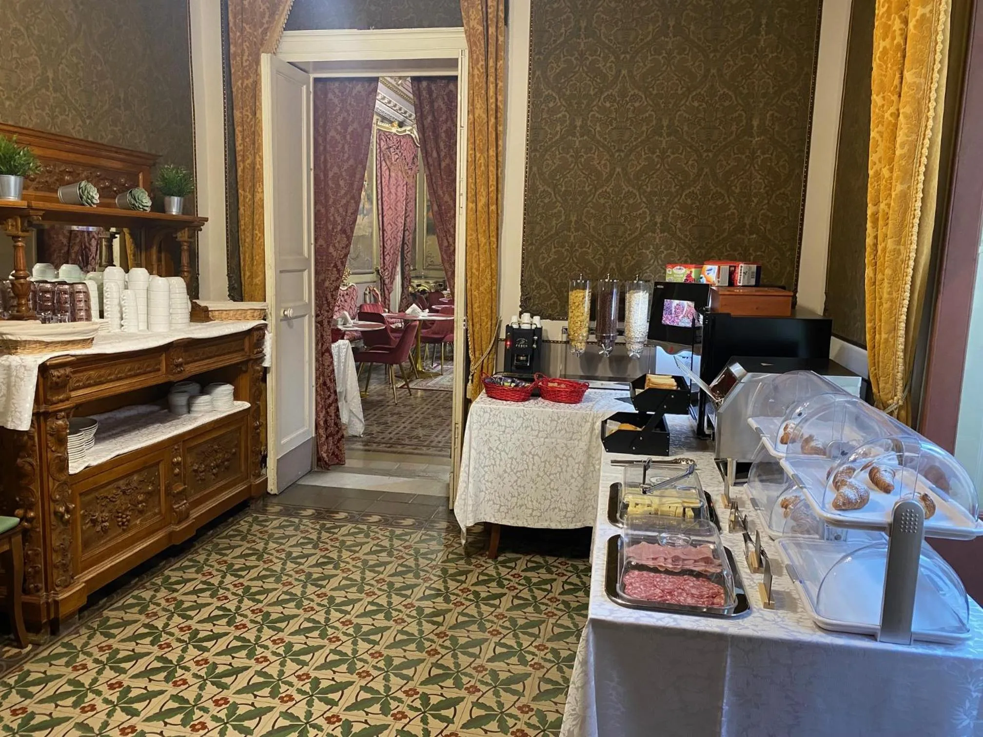 Breakfast in Il Gattopardo House