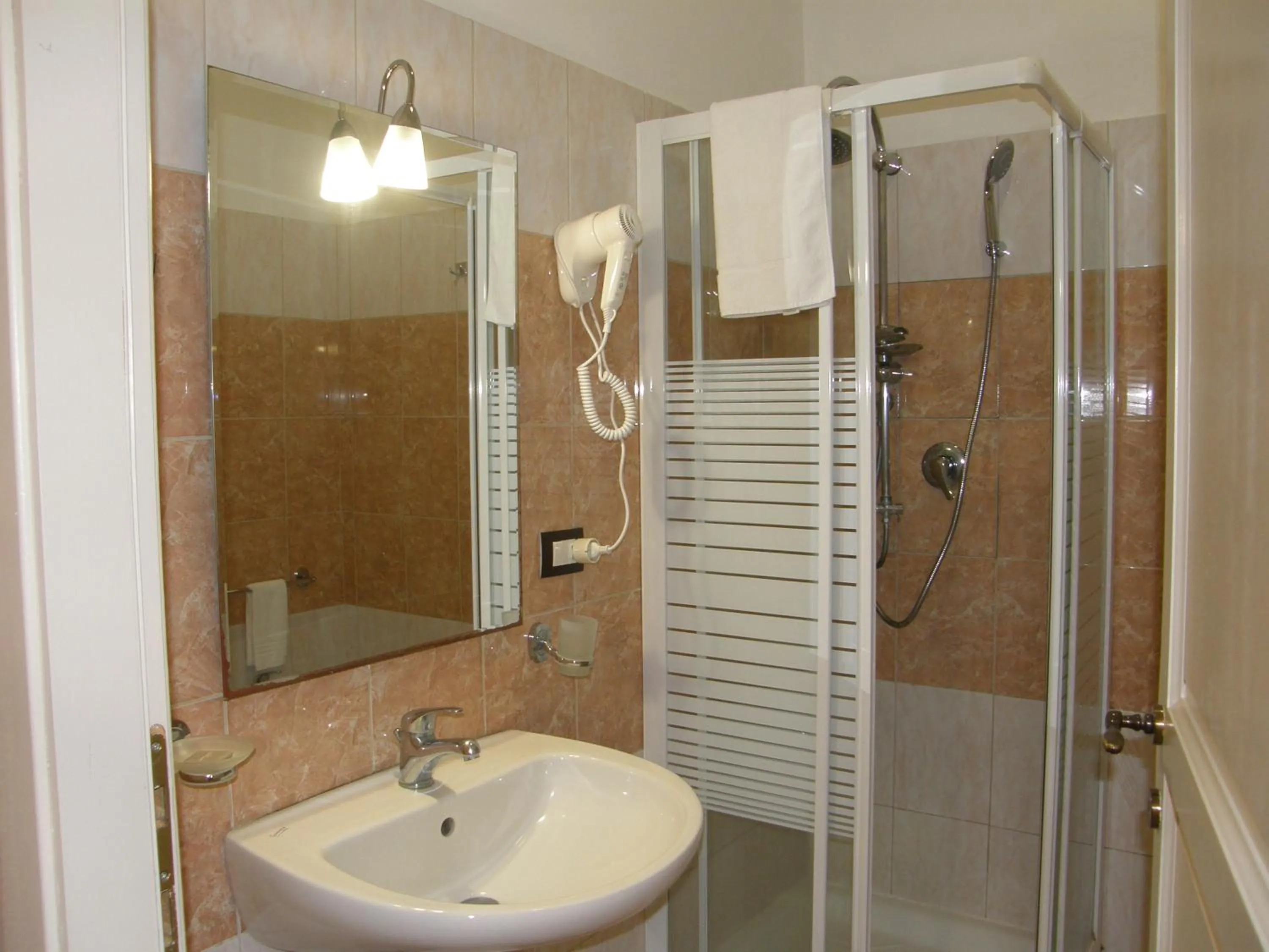 Shower in Il Gattopardo House