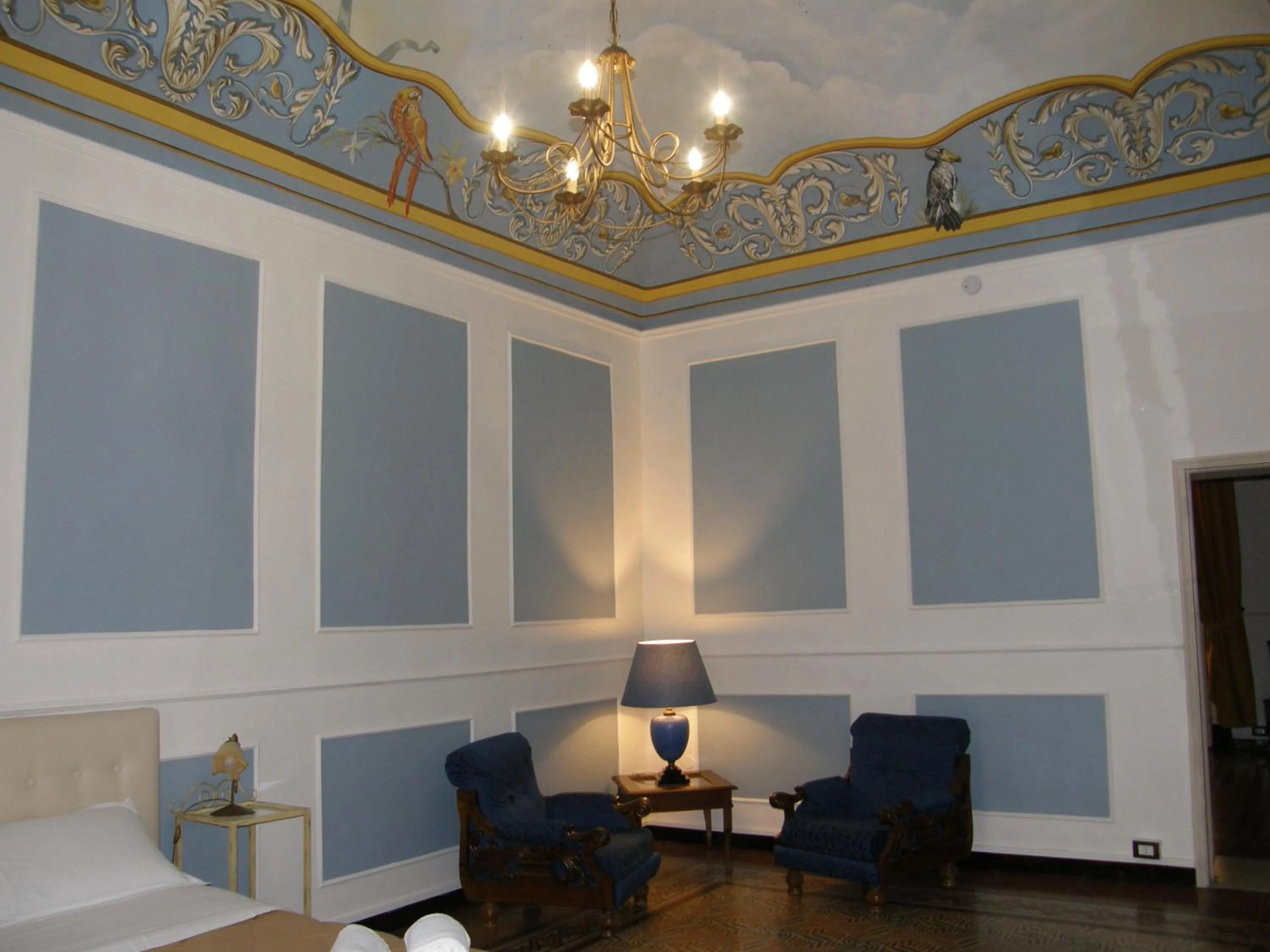 Photo of the whole room in Il Gattopardo House