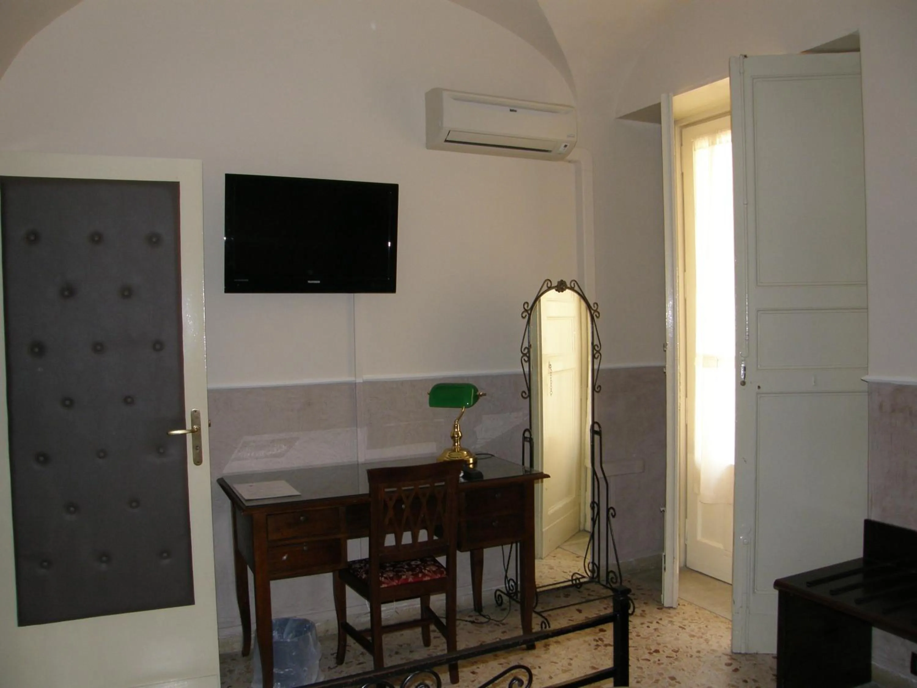 Photo of the whole room in Il Gattopardo House