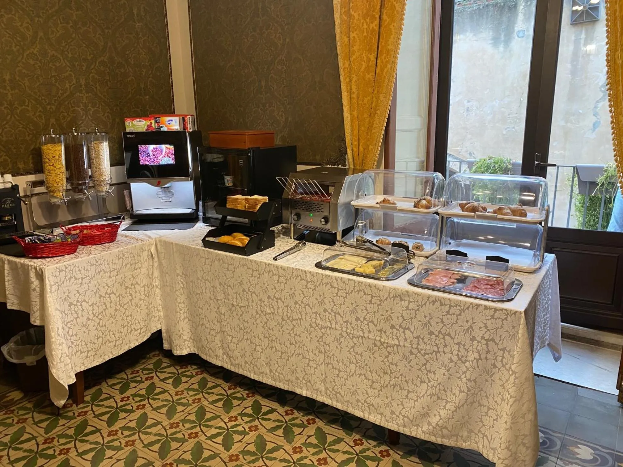 Breakfast in Il Gattopardo House