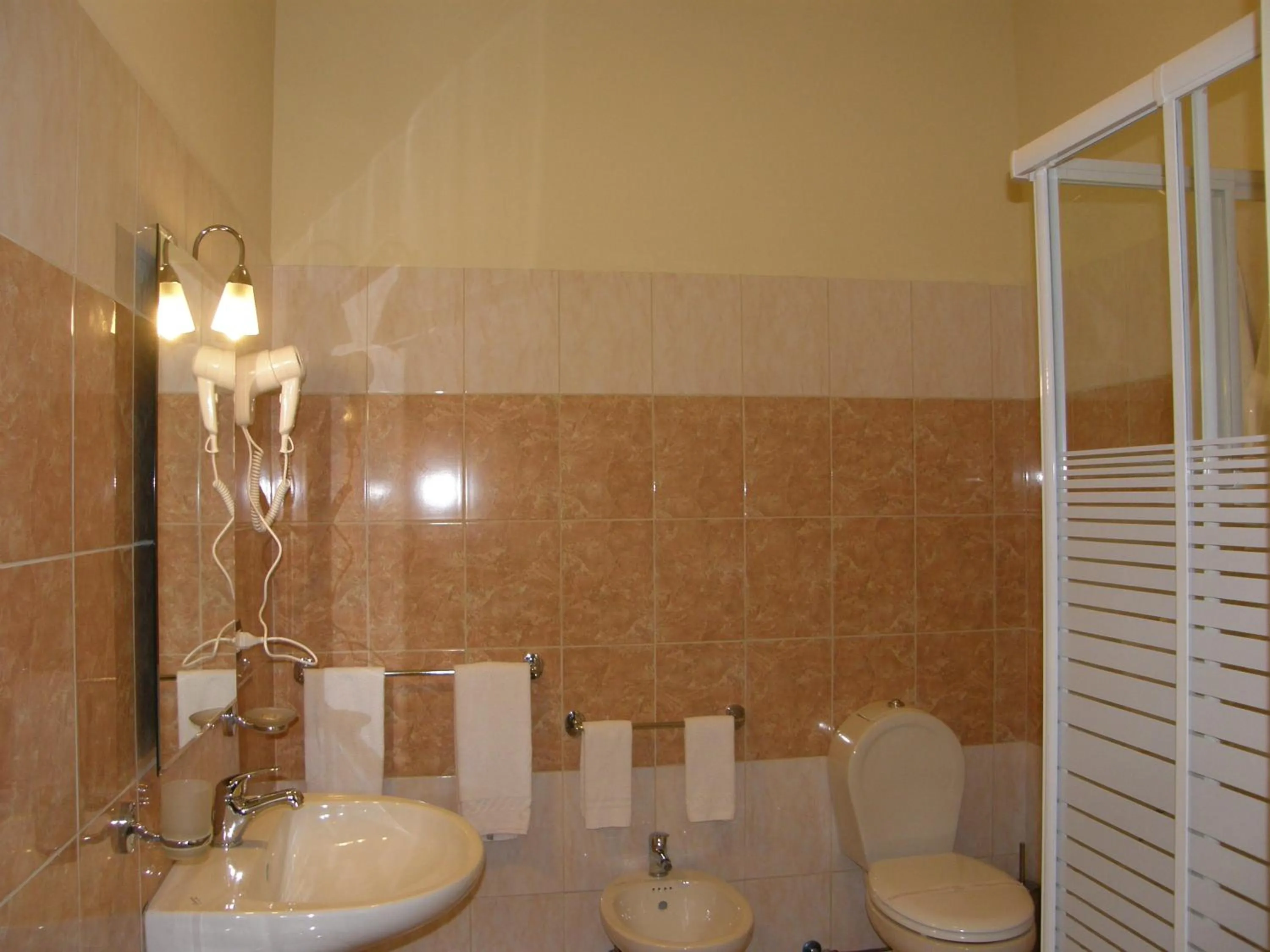 Shower in Il Gattopardo House
