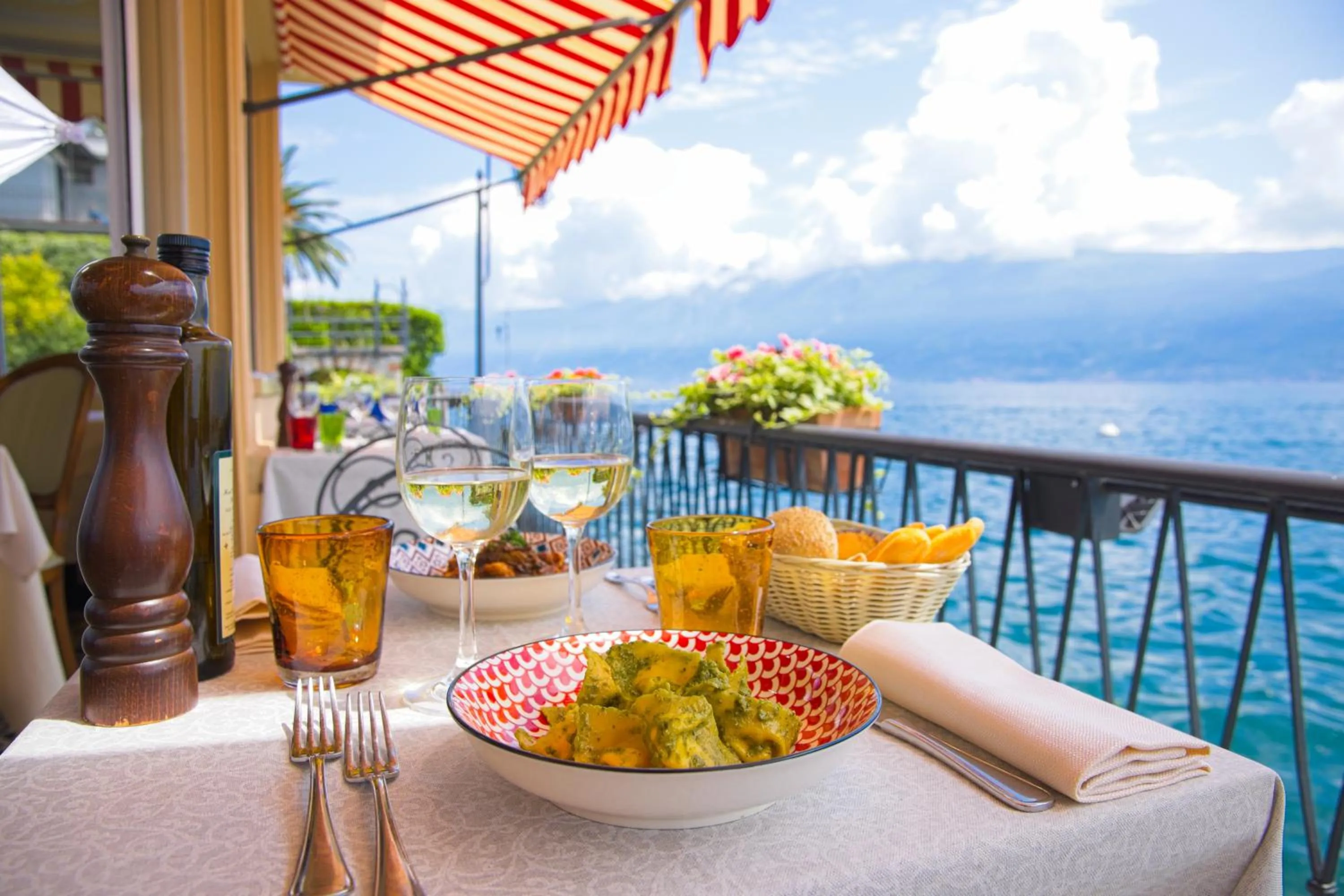 Restaurant/places to eat in Hotel Du Lac