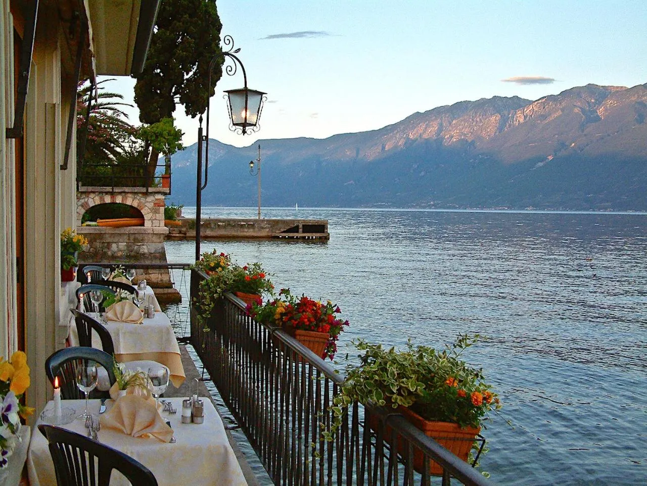 Restaurant/places to eat in Hotel Du Lac