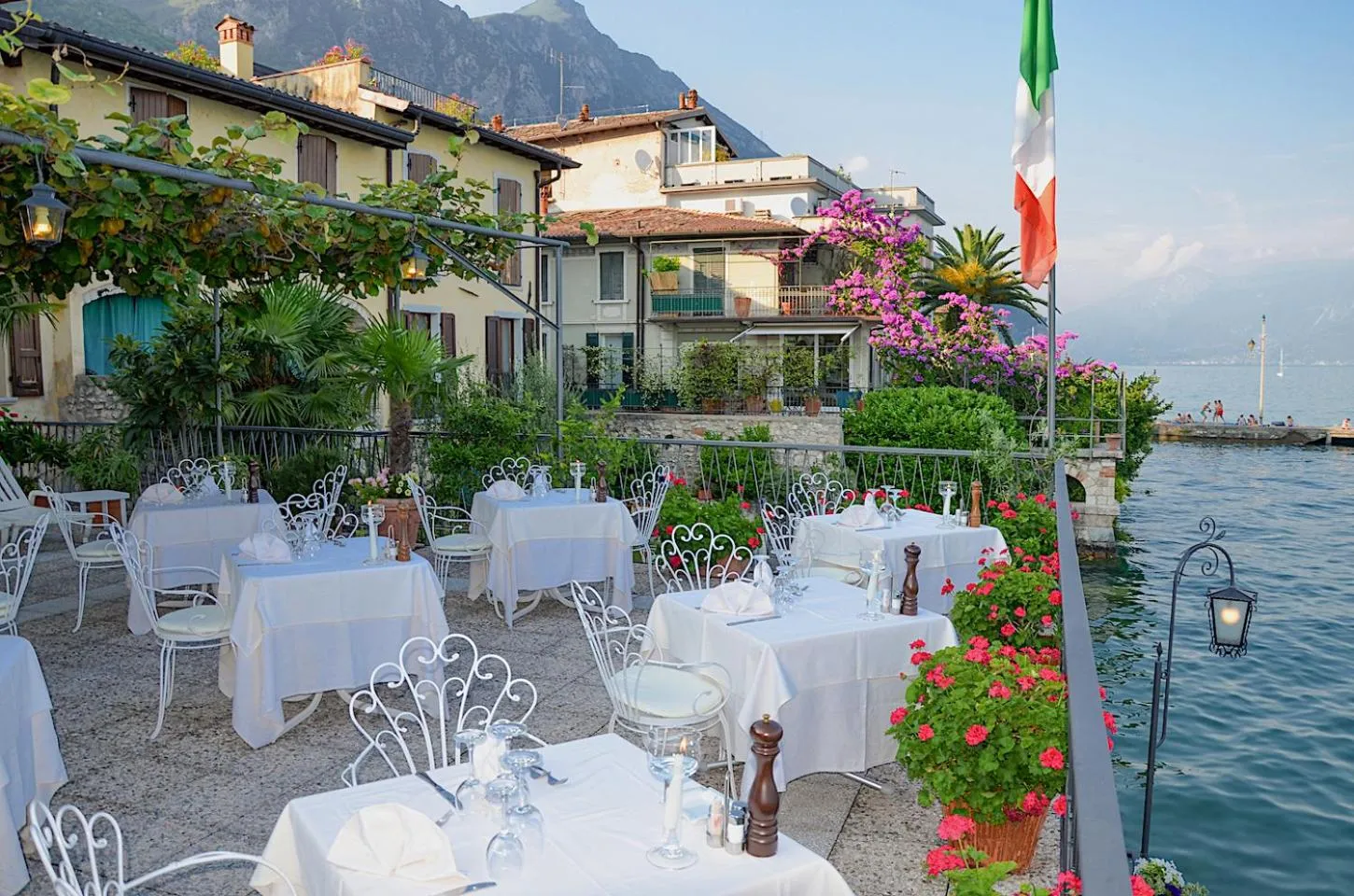 Restaurant/places to eat in Hotel Du Lac