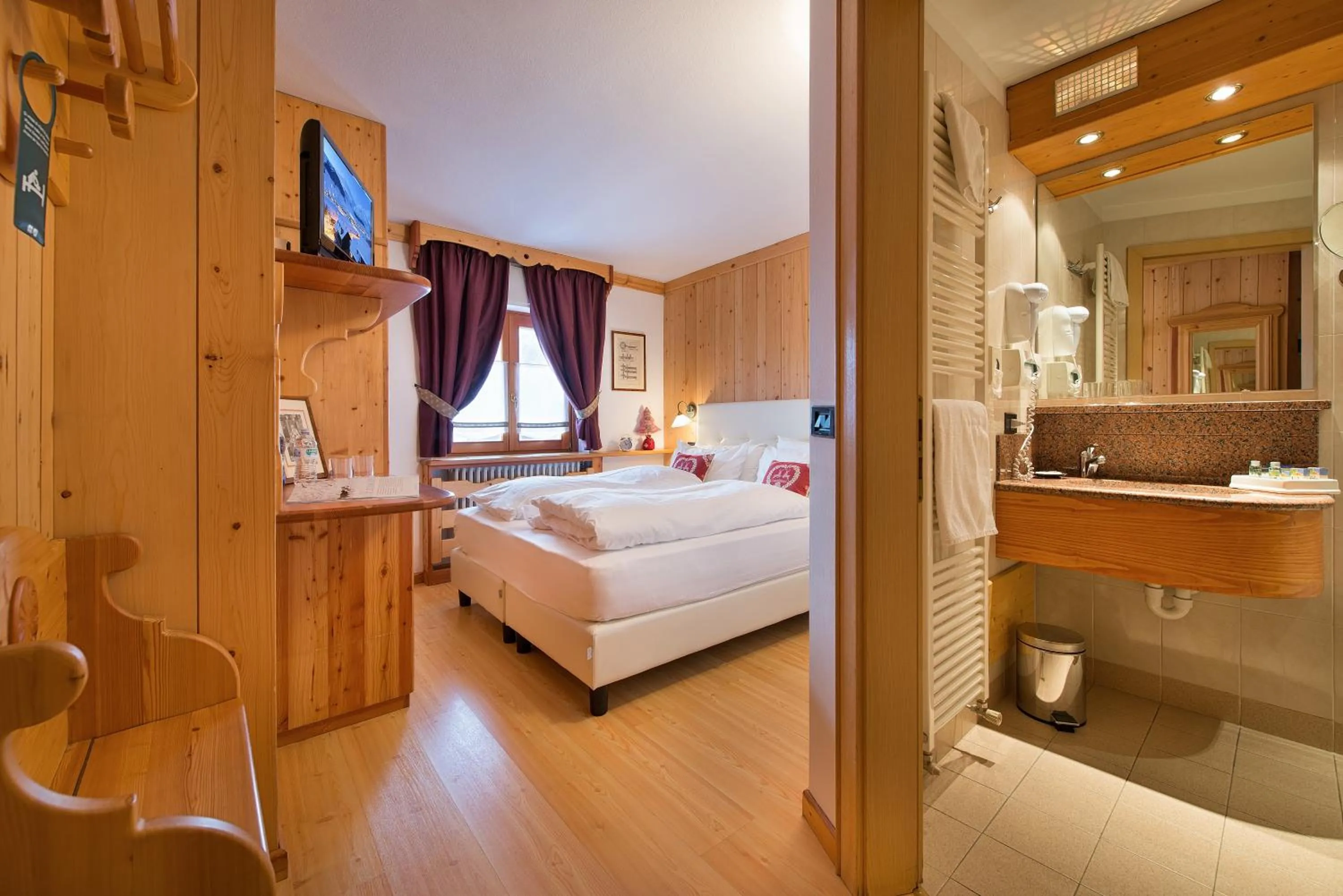 Bedroom, Bed in Hotel Posta