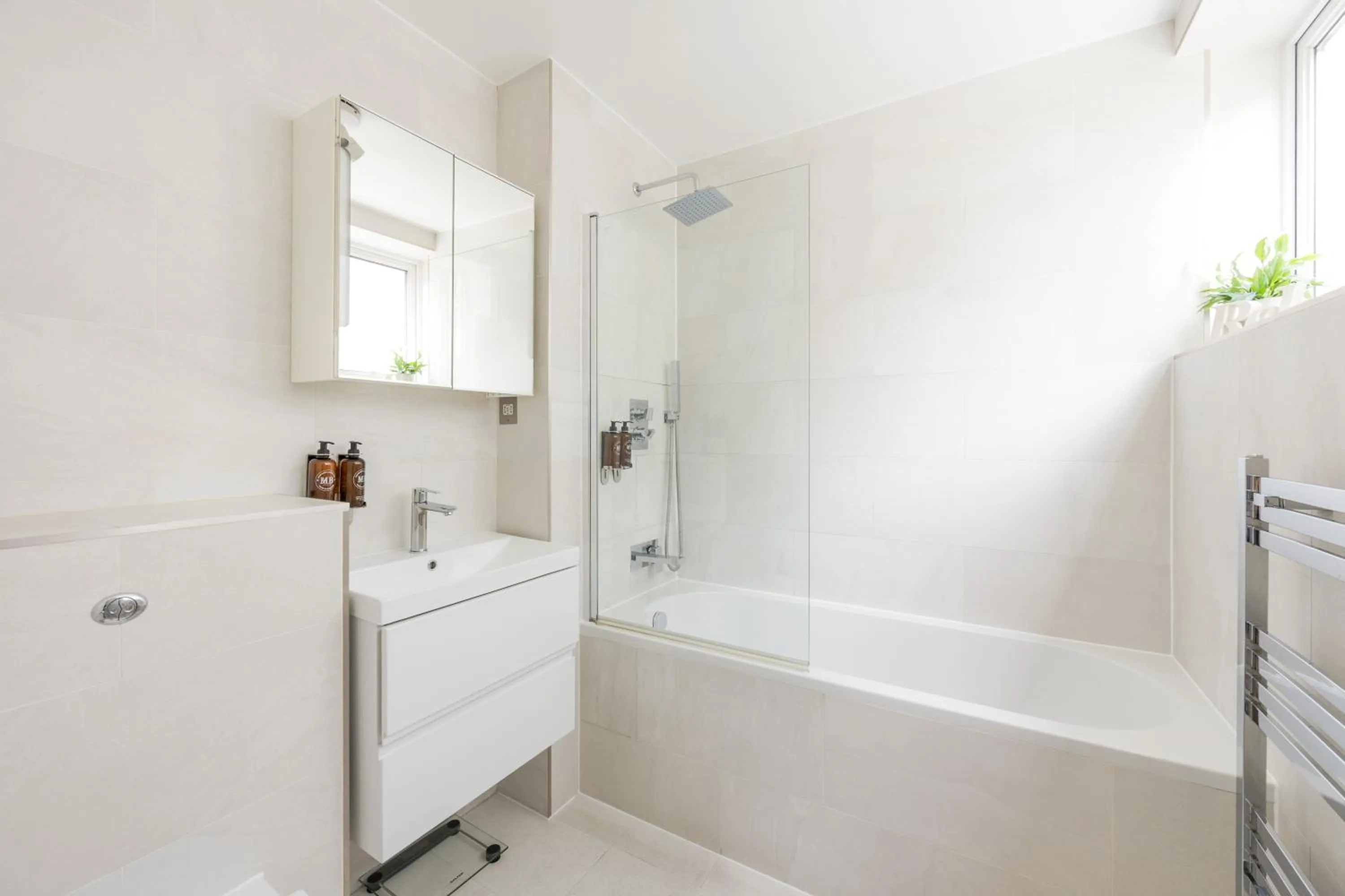 Shower in Buckingham & Lloyds