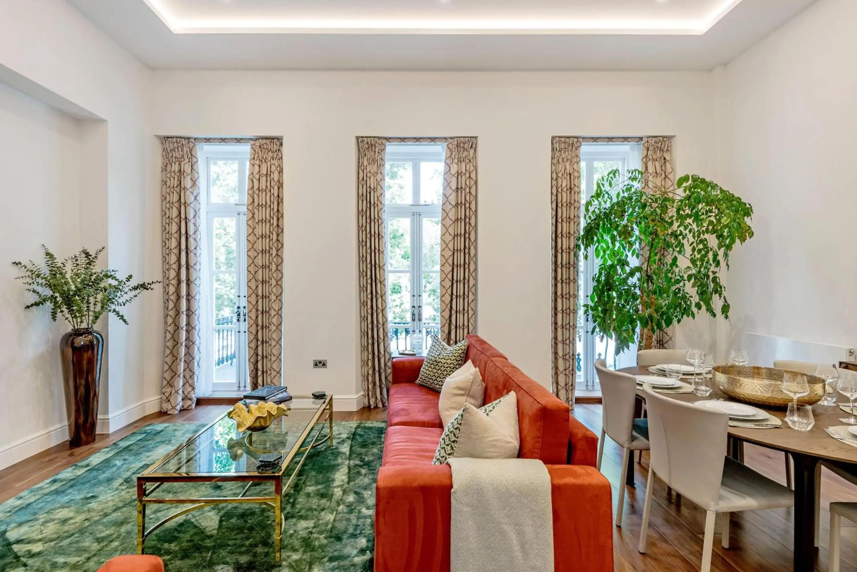 The Hyde Park Terrace Apartment in Buckingham & Lloyds The Hyde Park Terrace Apartment in Buckingham & Lloyds