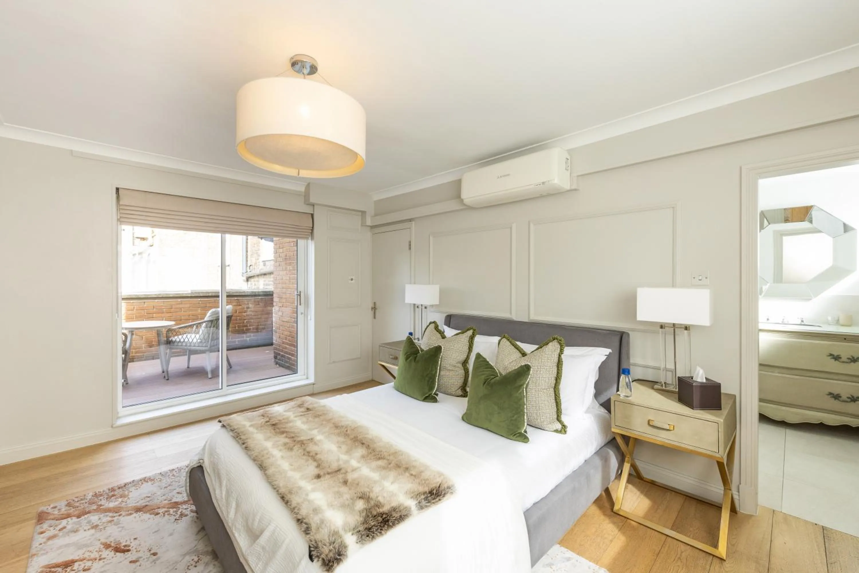 Bed in Buckingham & Lloyds