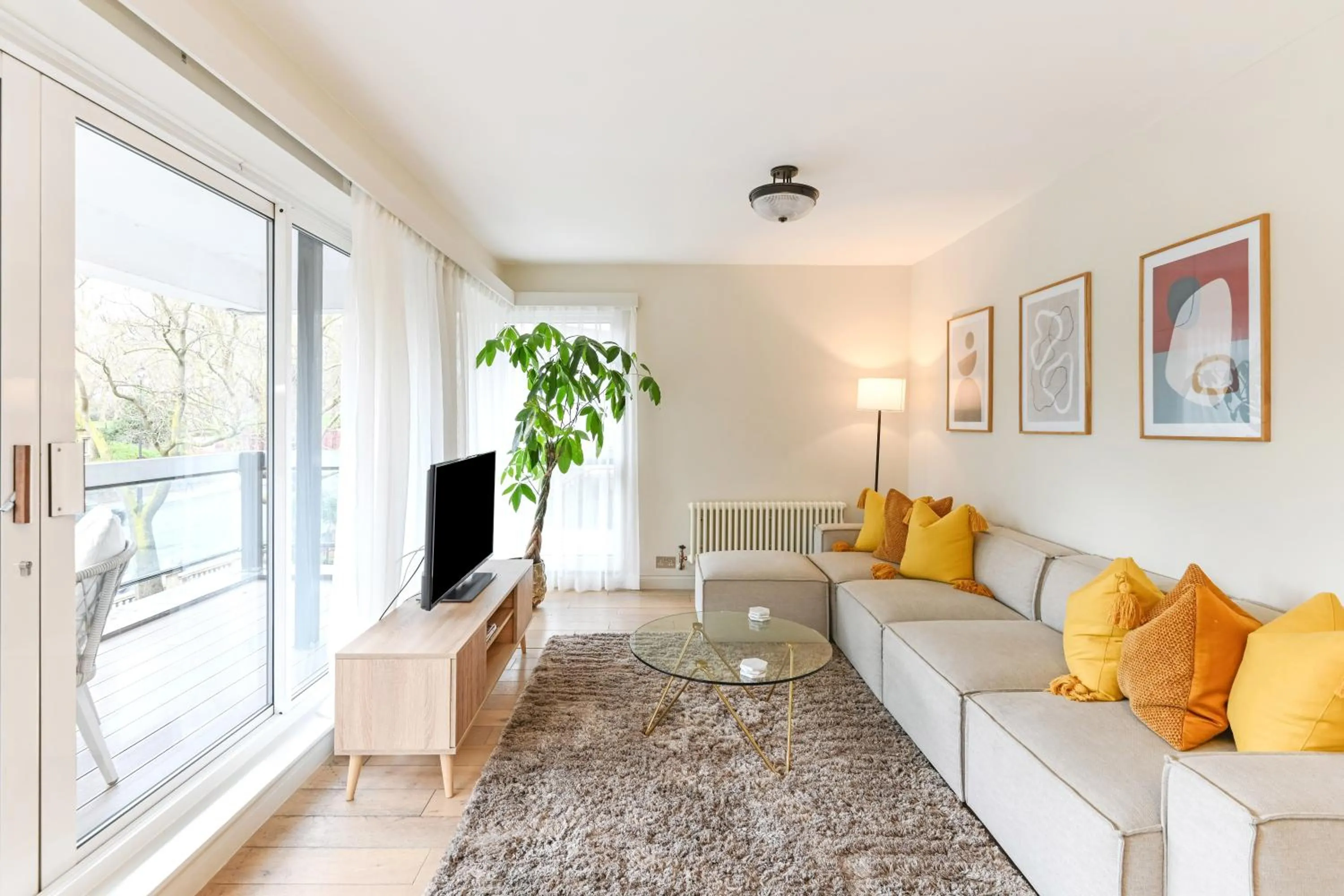 TV and multimedia in Buckingham & Lloyds