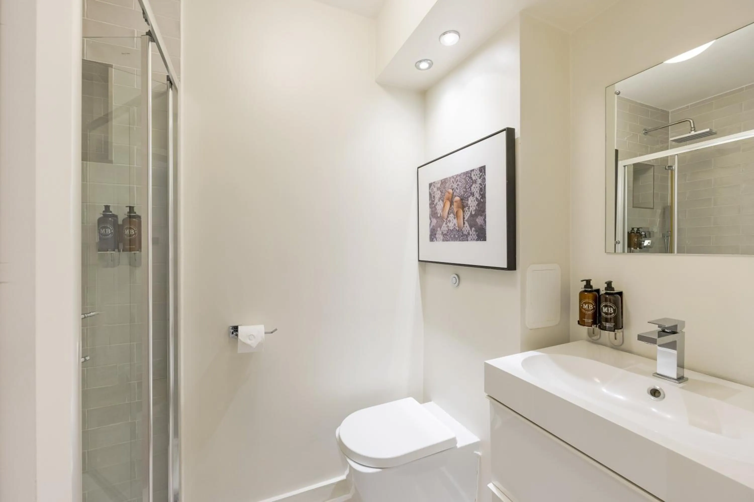 Shower in Buckingham & Lloyds