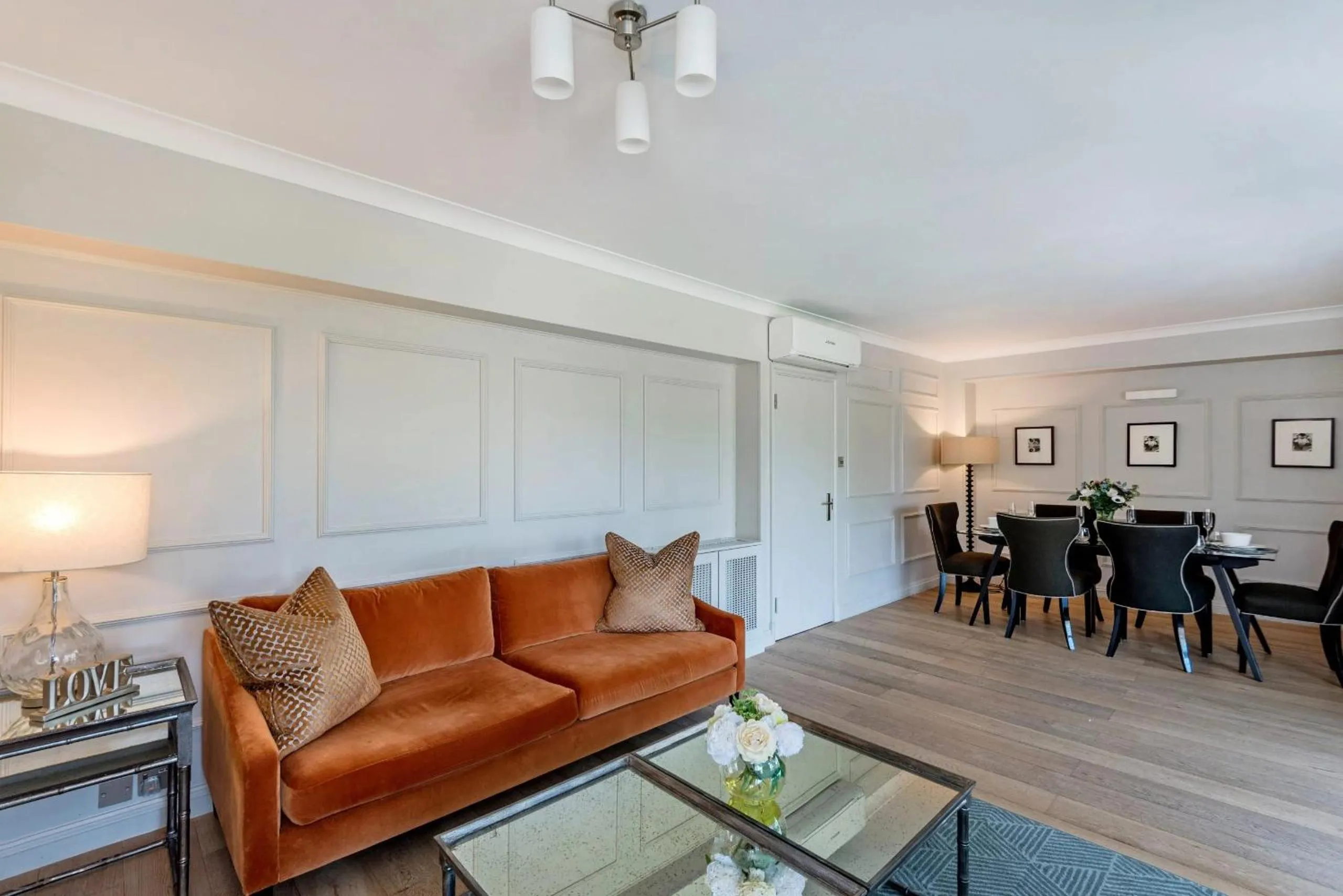 Seating area in Buckingham & Lloyds