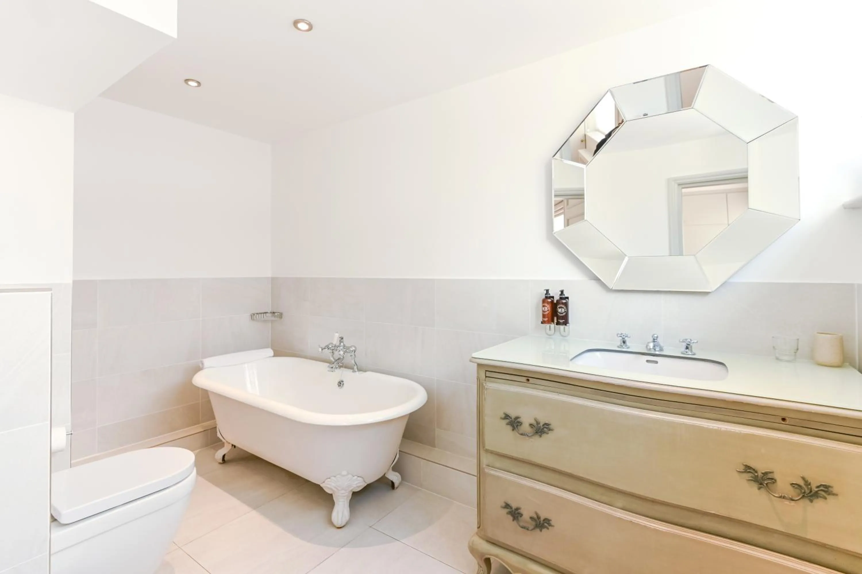 Bathroom in Buckingham & Lloyds