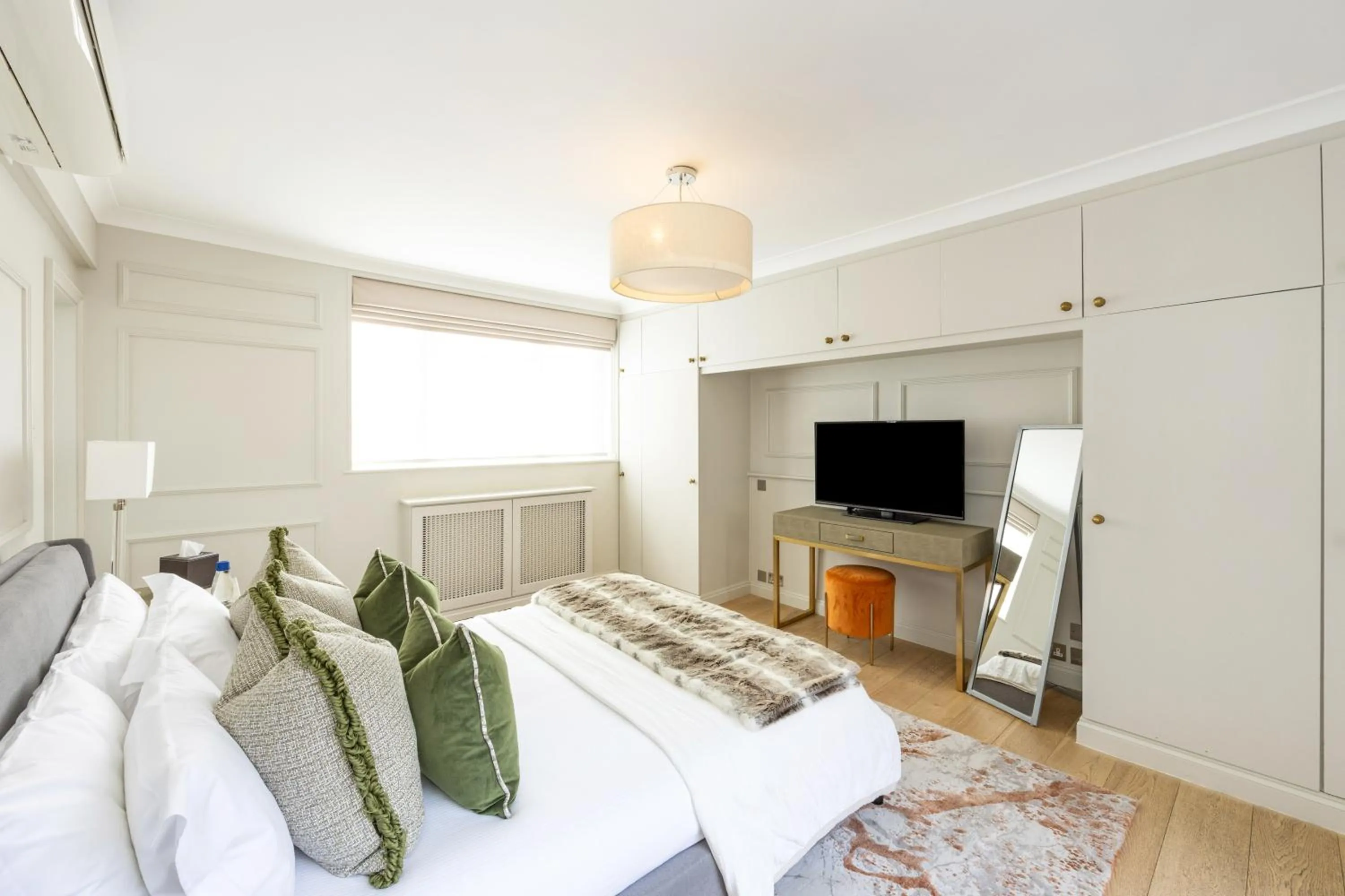 TV and multimedia in Buckingham & Lloyds