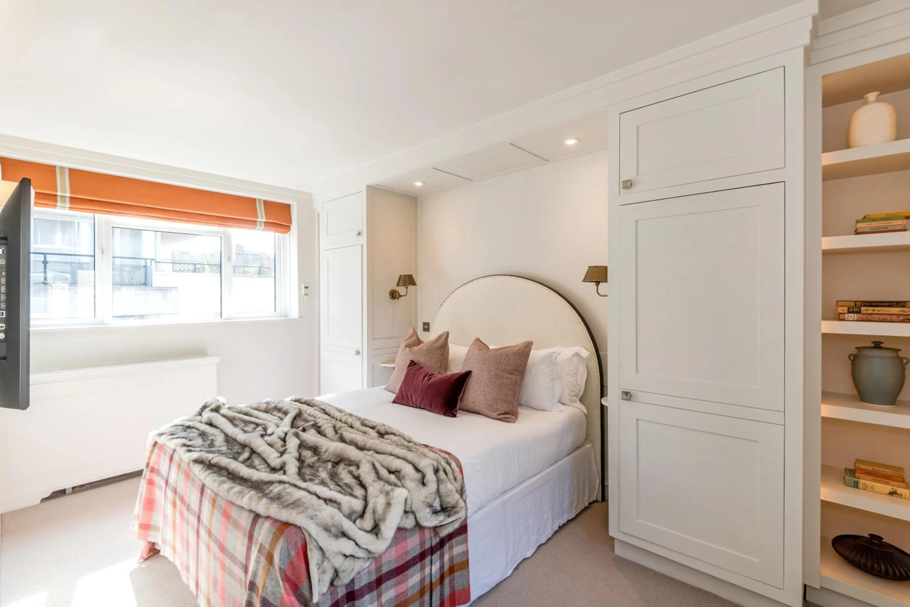 Bed in Buckingham & Lloyds