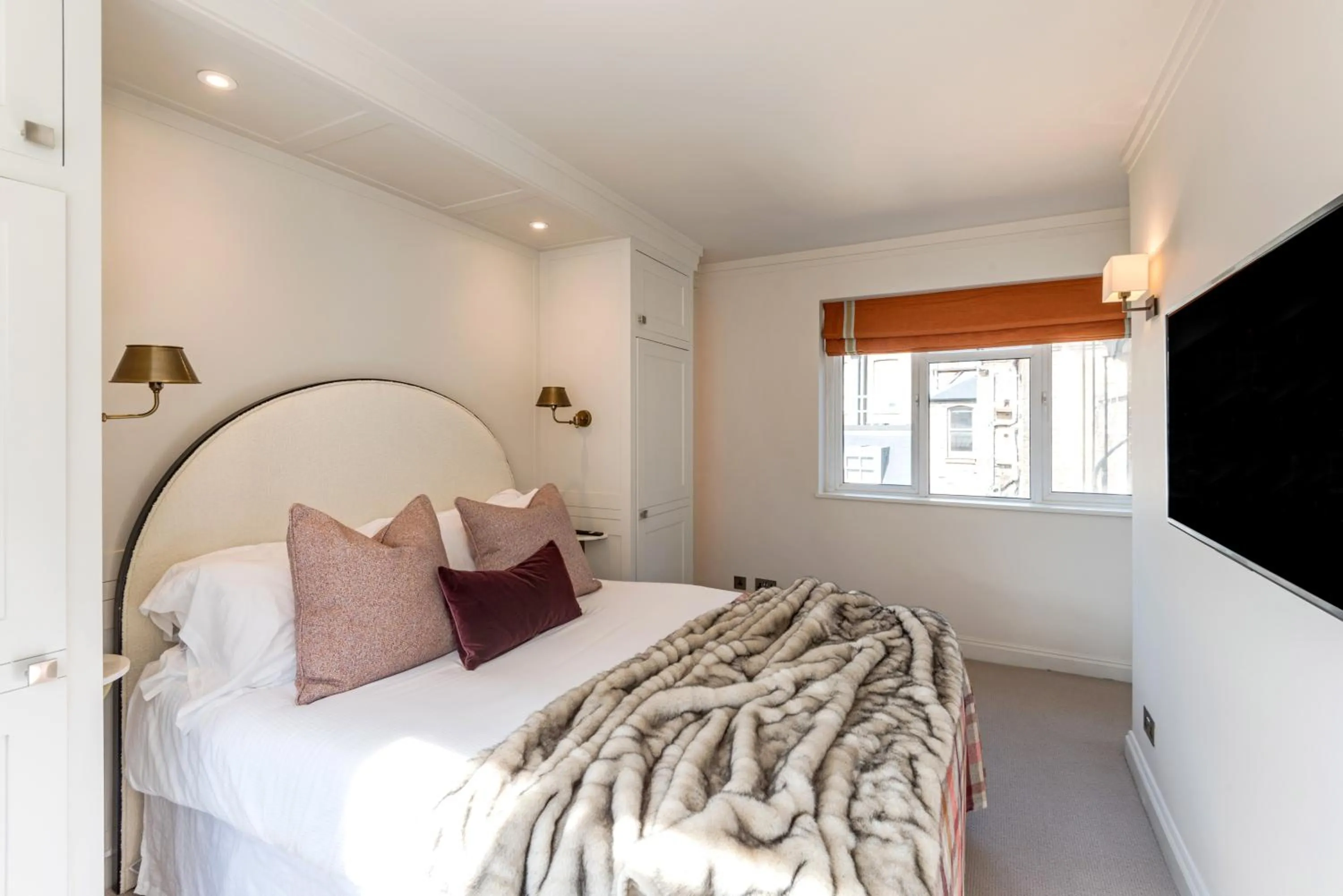 Bed in Buckingham & Lloyds