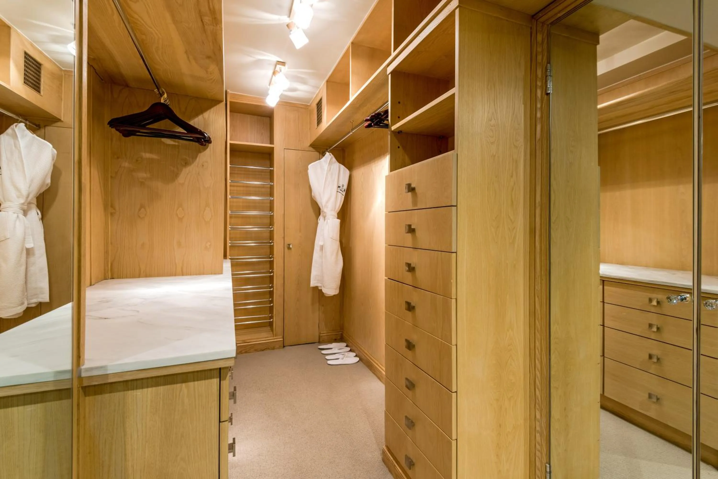 Bedroom, Bed in Buckingham & Lloyds