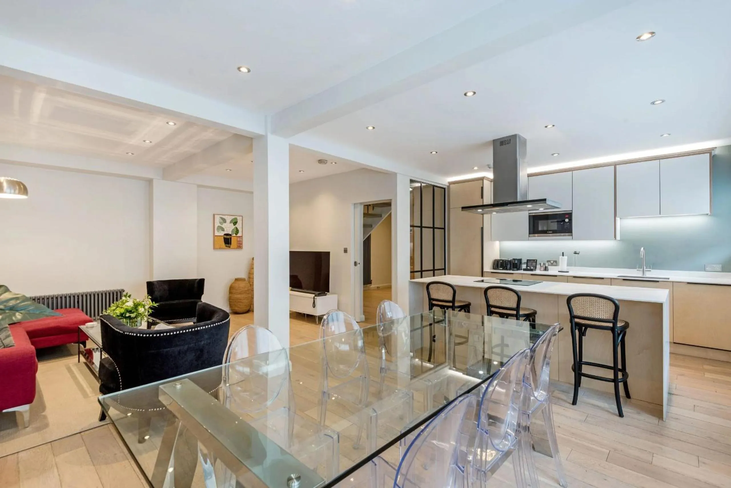 Kitchen or kitchenette in Buckingham & Lloyds