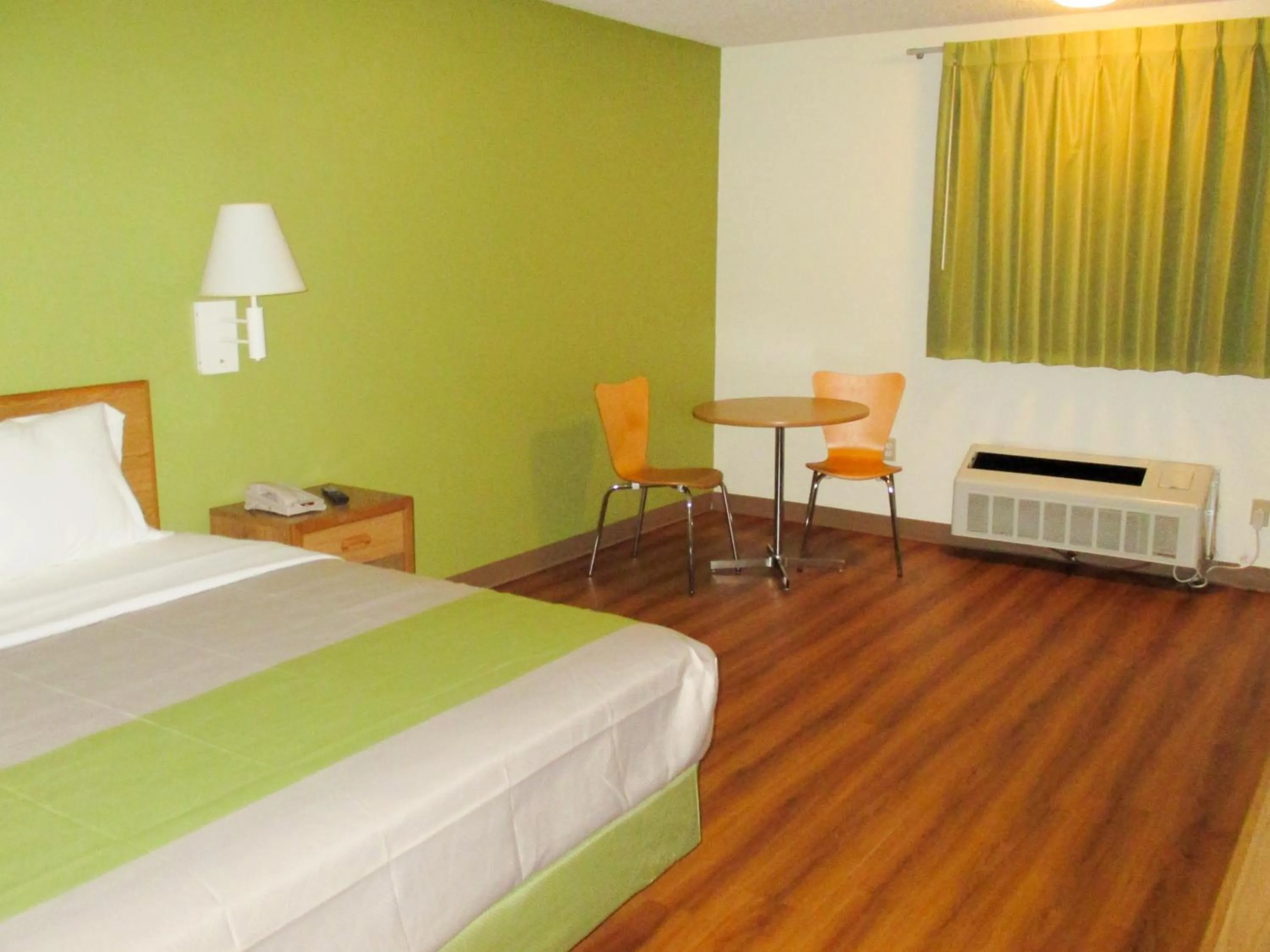 Bed in Motel 6-Drums