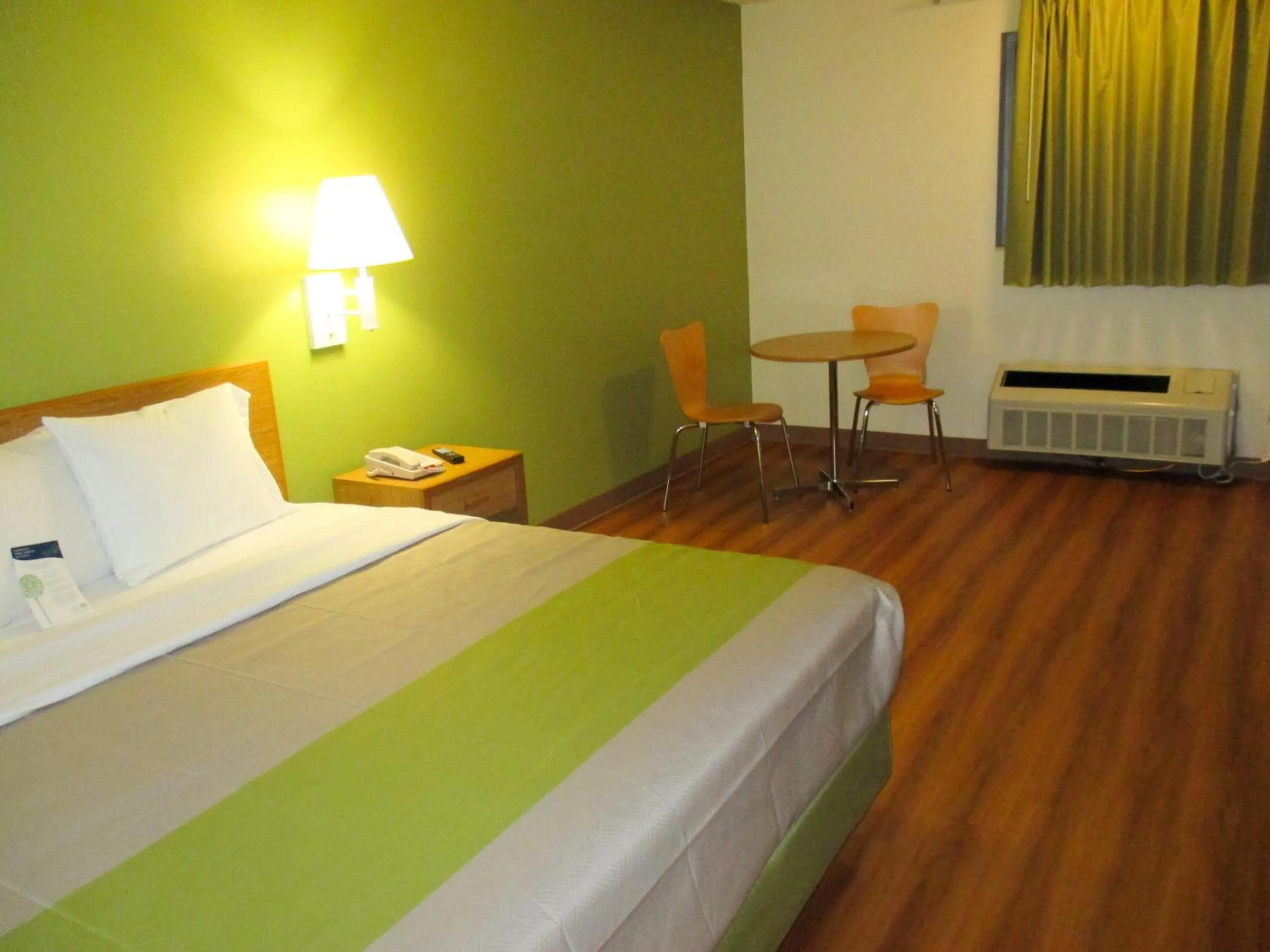 Photo of the whole room, Bed in Motel 6-Drums