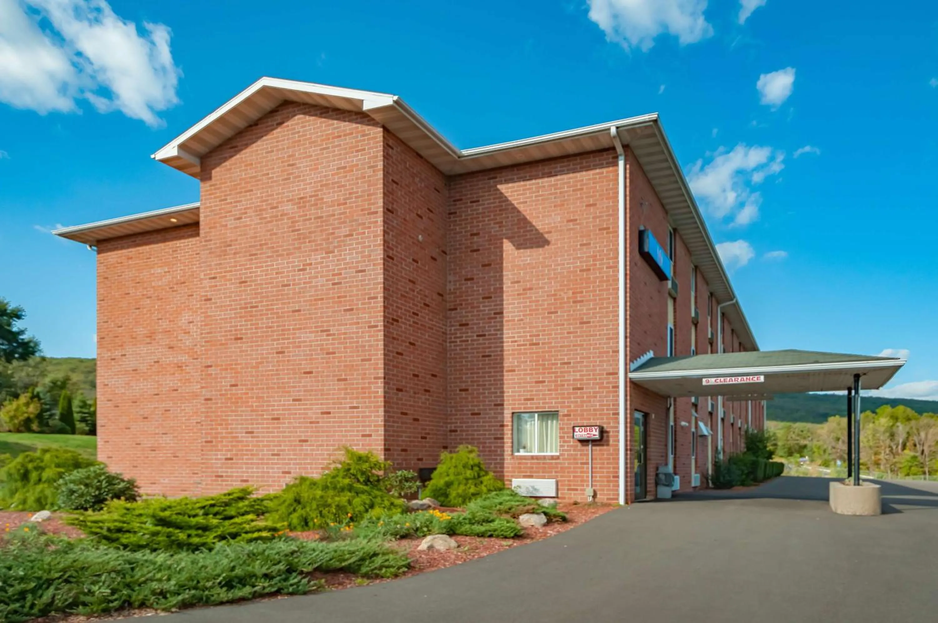 Property building in Motel 6-Drums