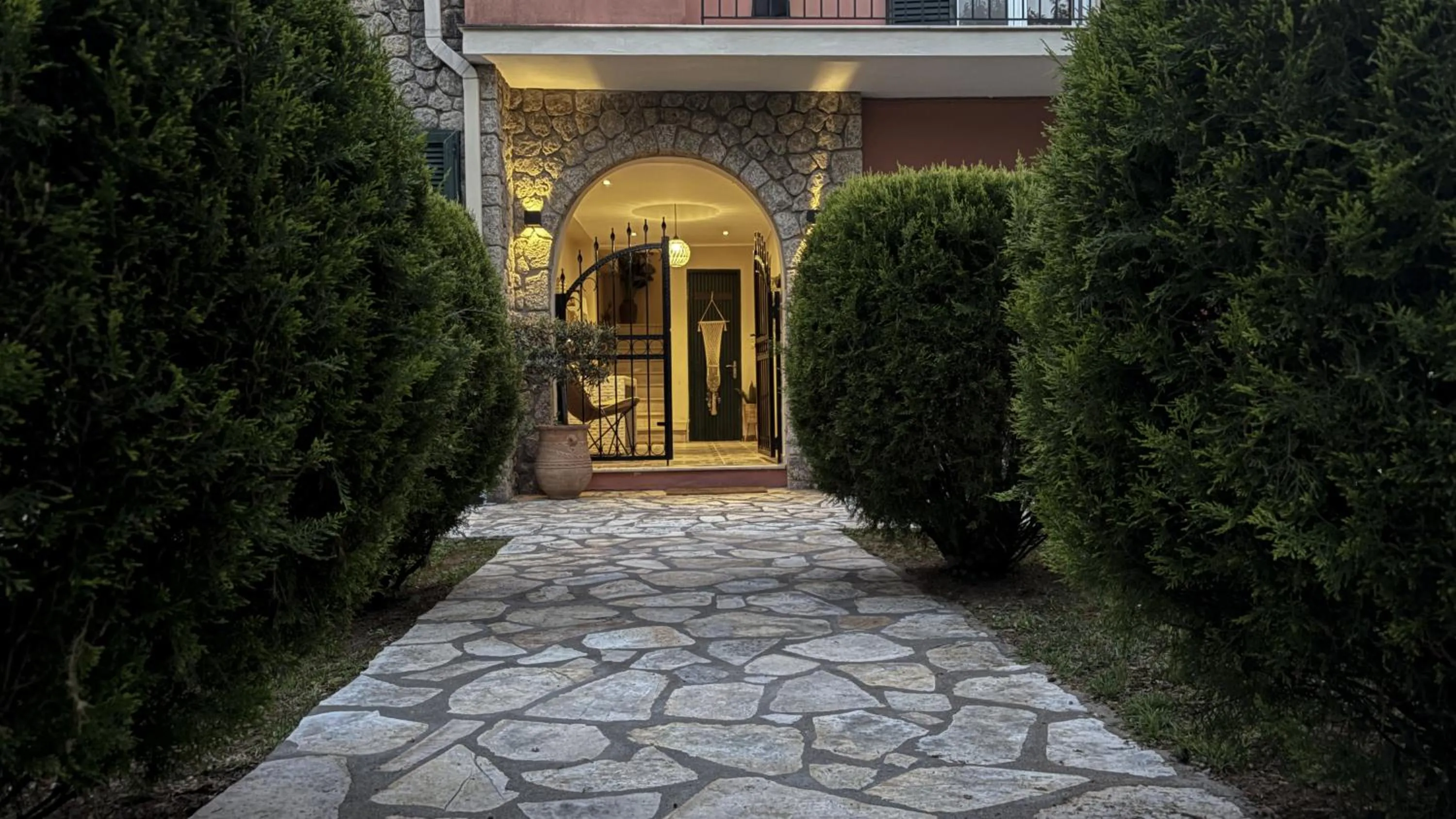 Facade/entrance in Kaloudis Studios & Apartments