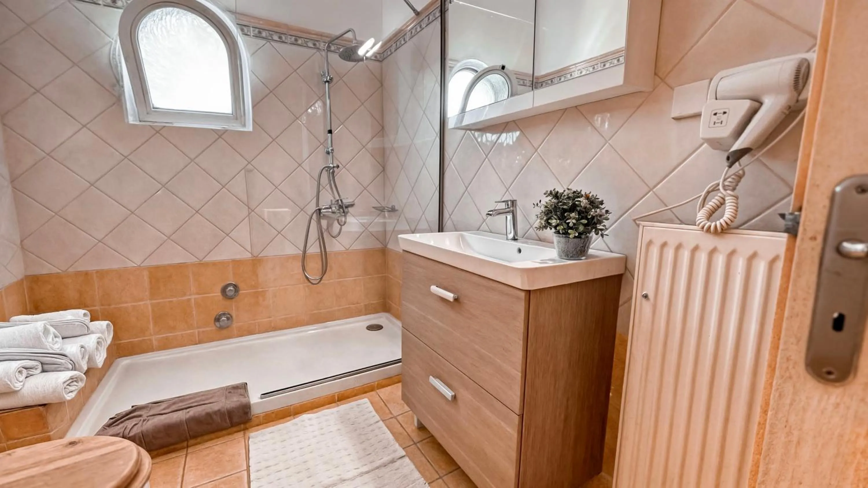 Shower in Kaloudis Studios & Apartments