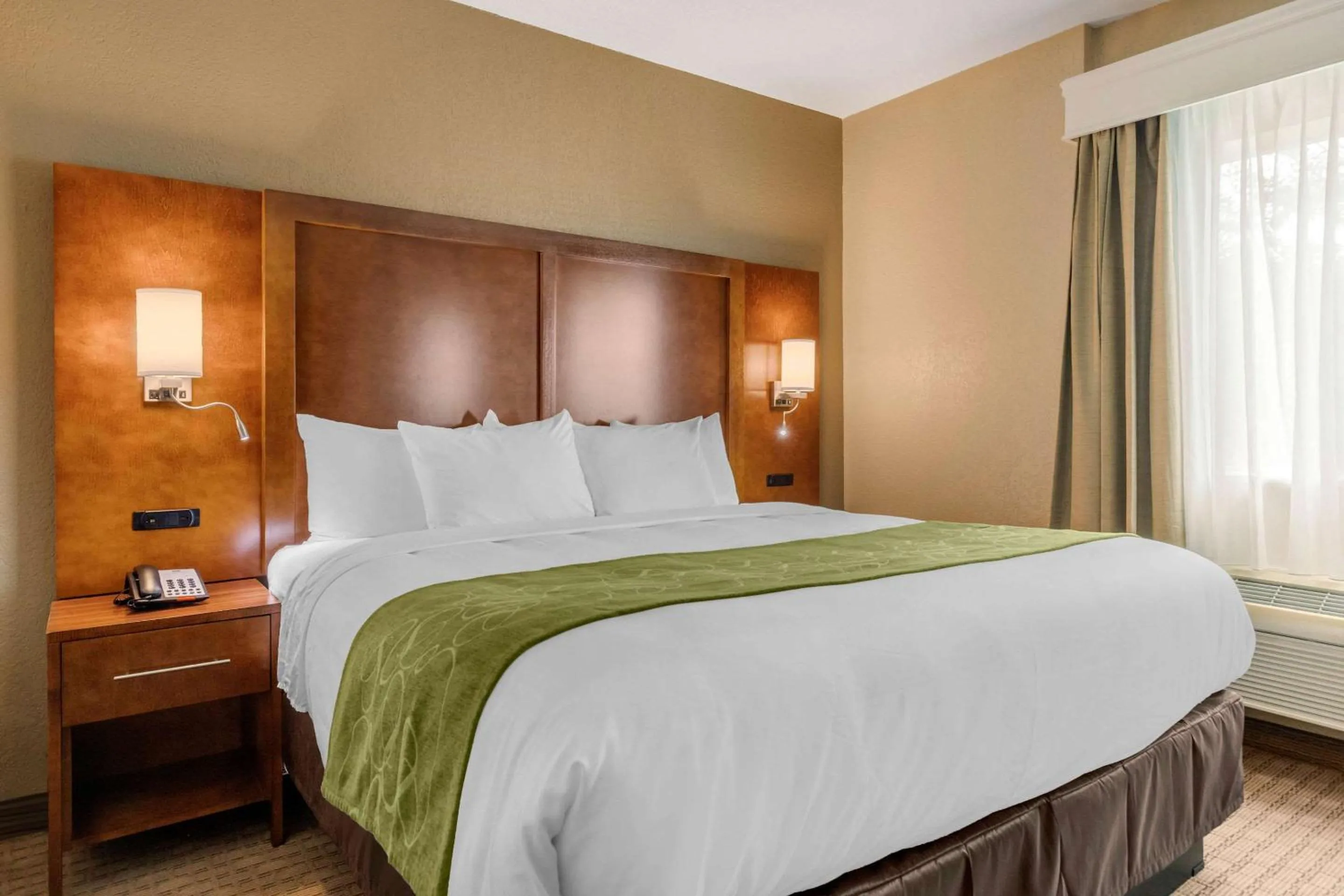 Bedroom, Bed in Comfort Suites San Antonio Airport North
