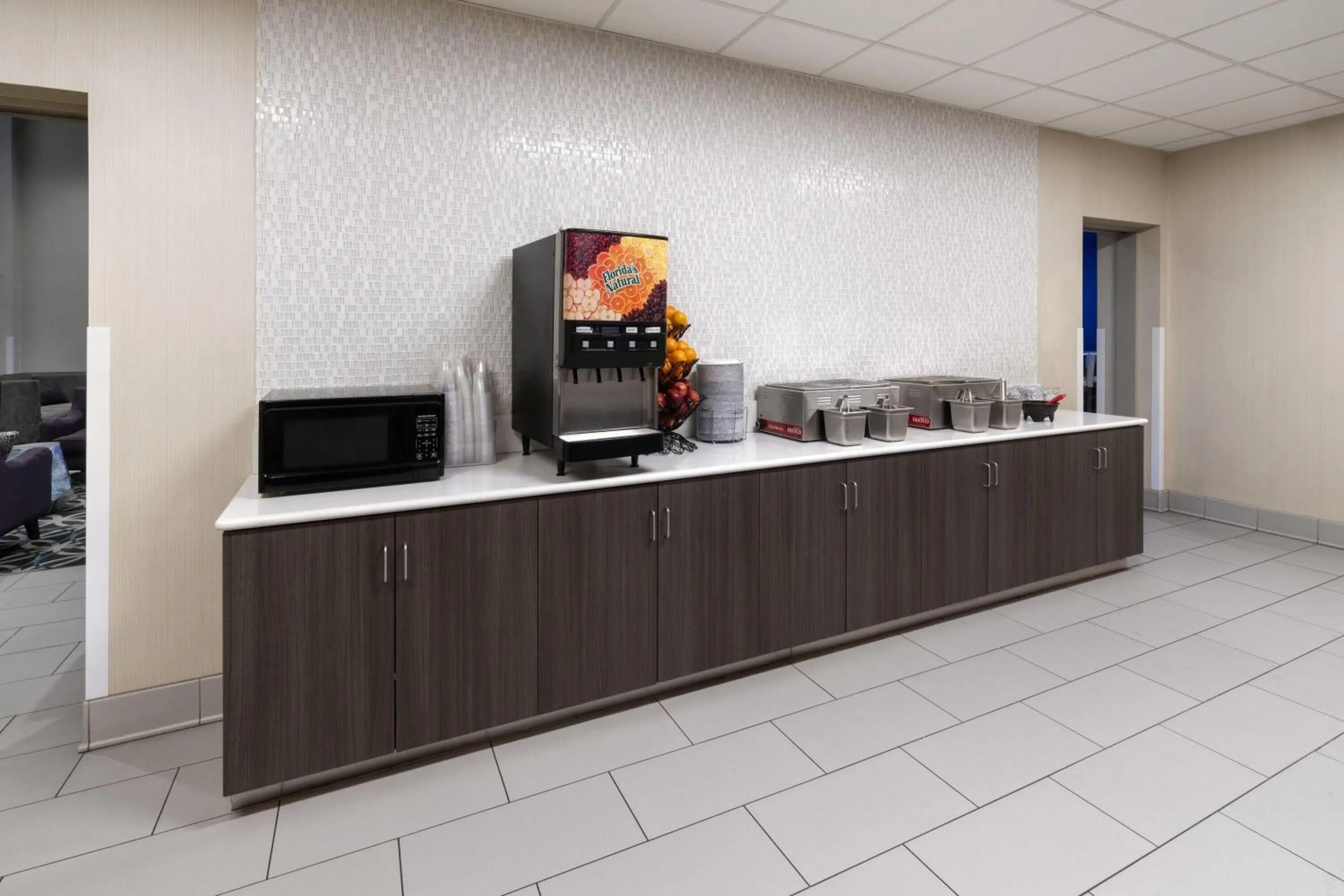 Breakfast in La Quinta Inn & Suites by Wyndham Fort Collins, Colorado