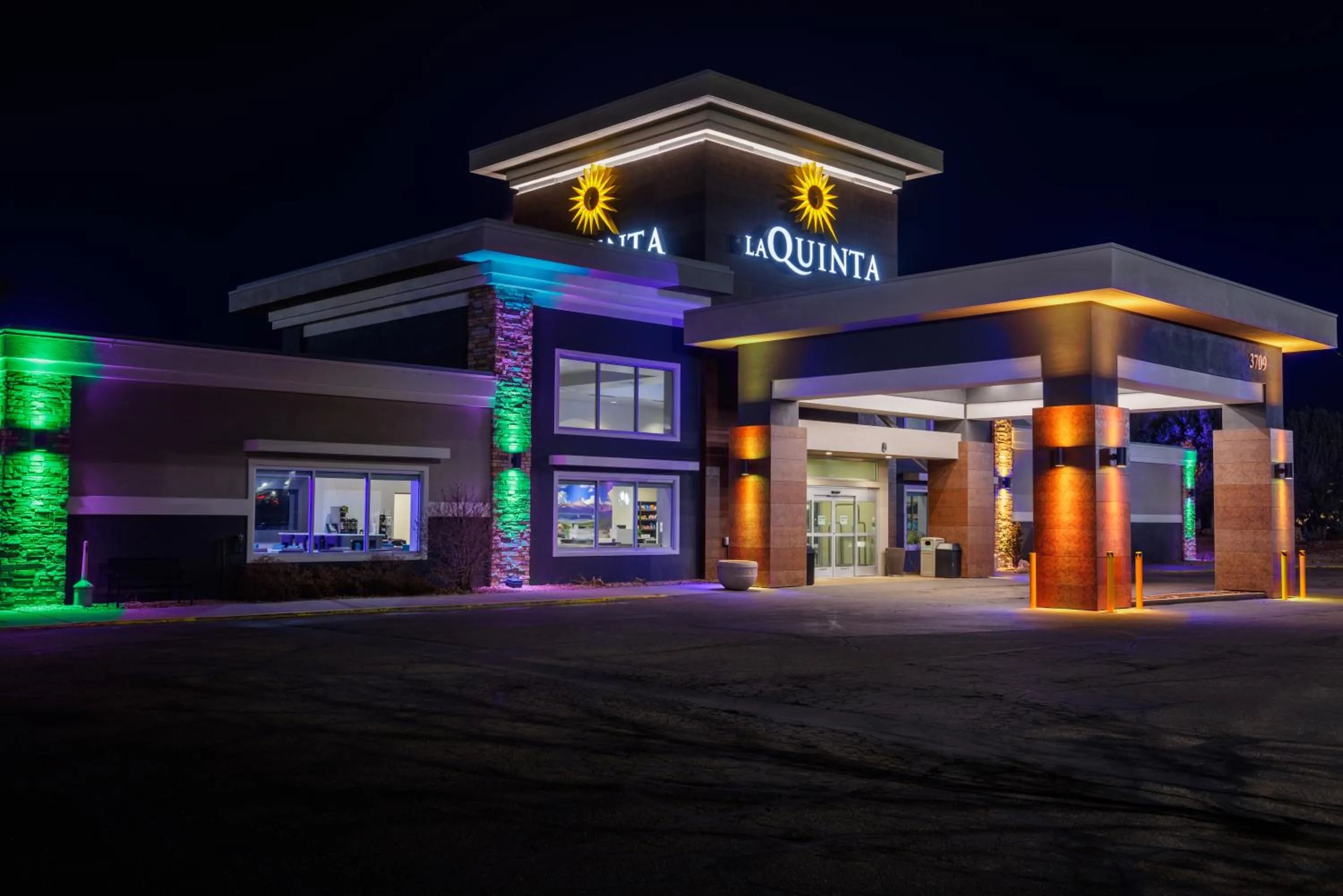 Property building in La Quinta Inn & Suites by Wyndham Fort Collins, Colorado