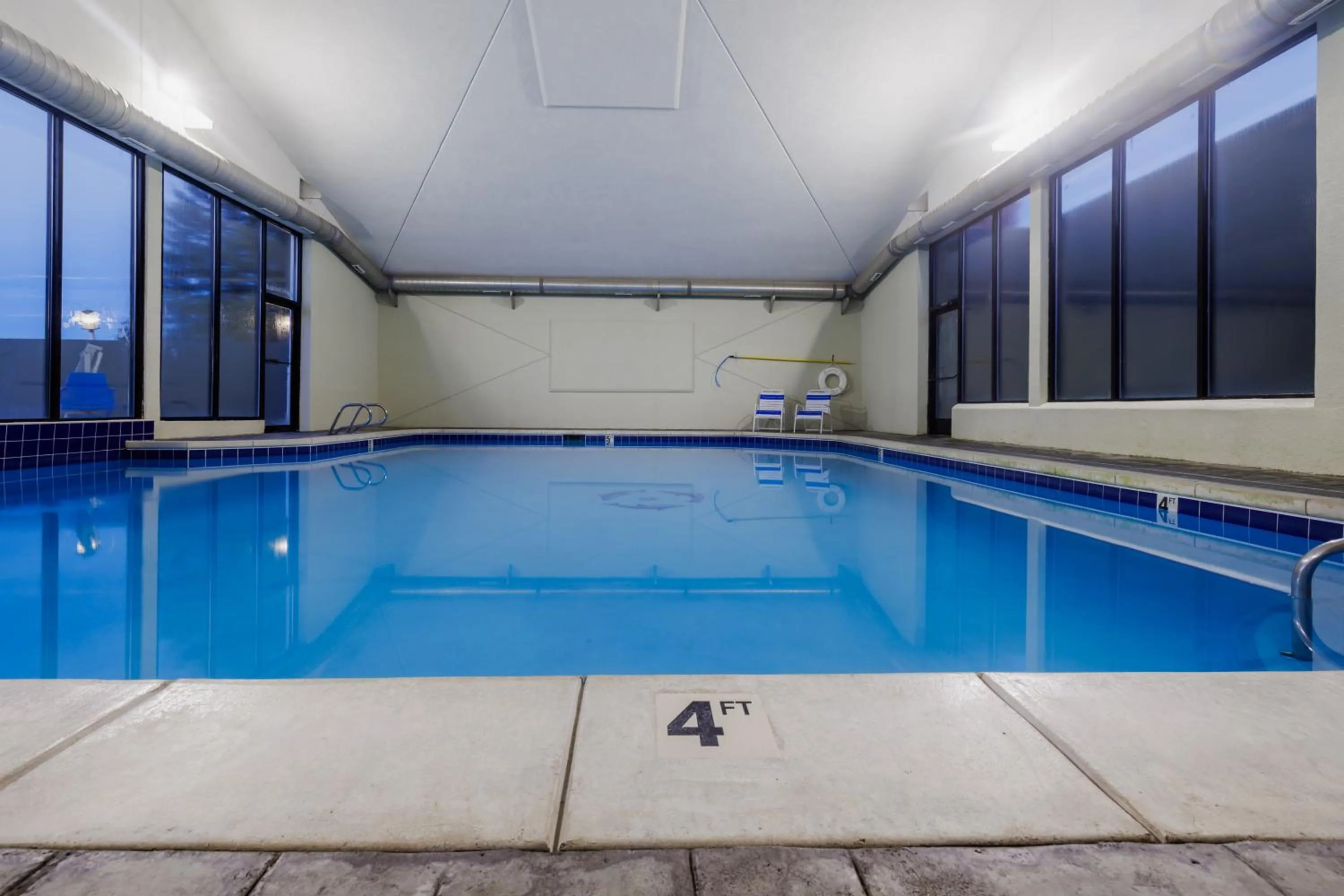 Swimming pool in La Quinta Inn & Suites by Wyndham Fort Collins, Colorado