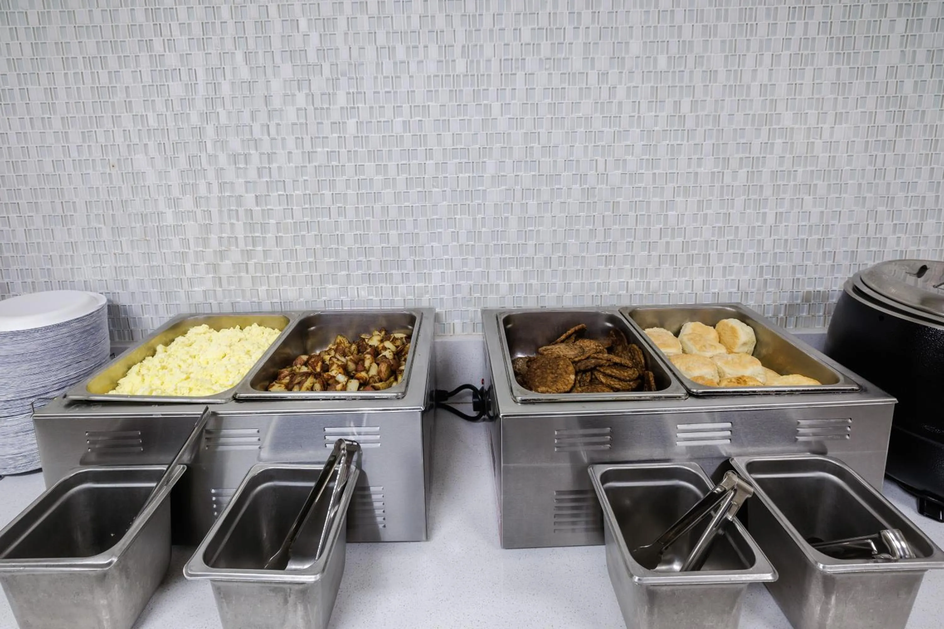 Continental breakfast in La Quinta Inn & Suites by Wyndham Fort Collins, Colorado