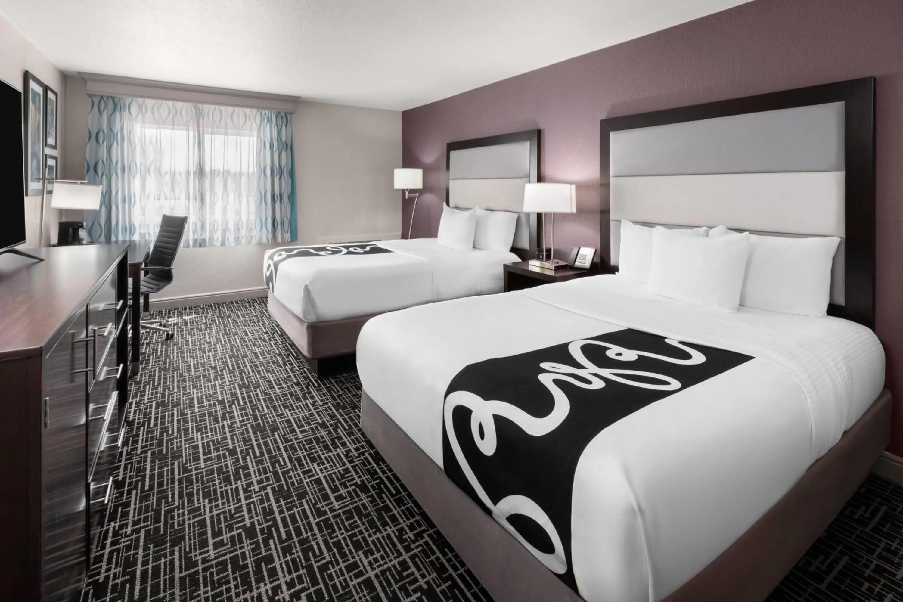 Photo of the whole room, Bed in La Quinta Inn & Suites by Wyndham Fort Collins, Colorado
