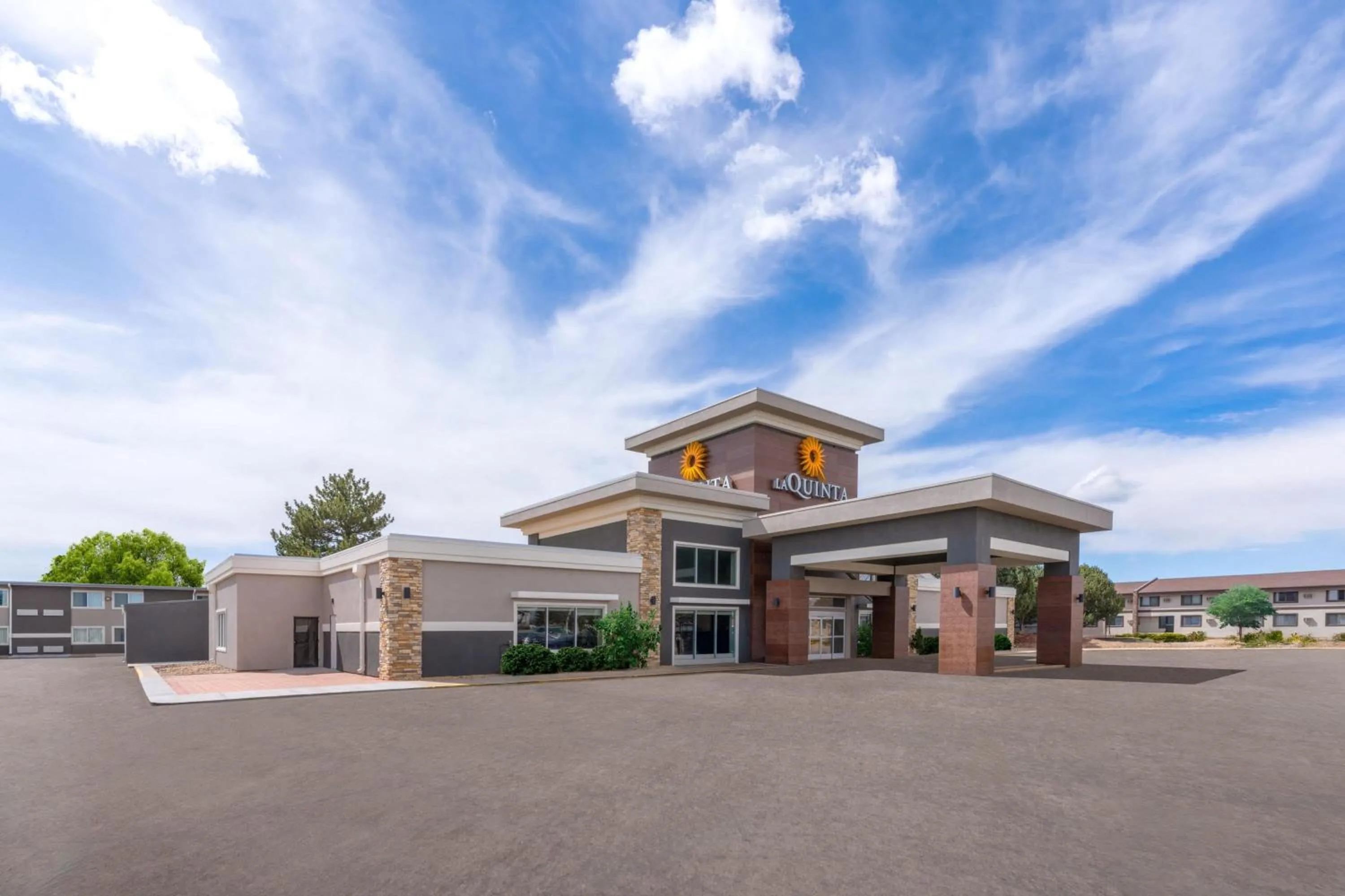 Property building in La Quinta Inn & Suites by Wyndham Fort Collins, Colorado