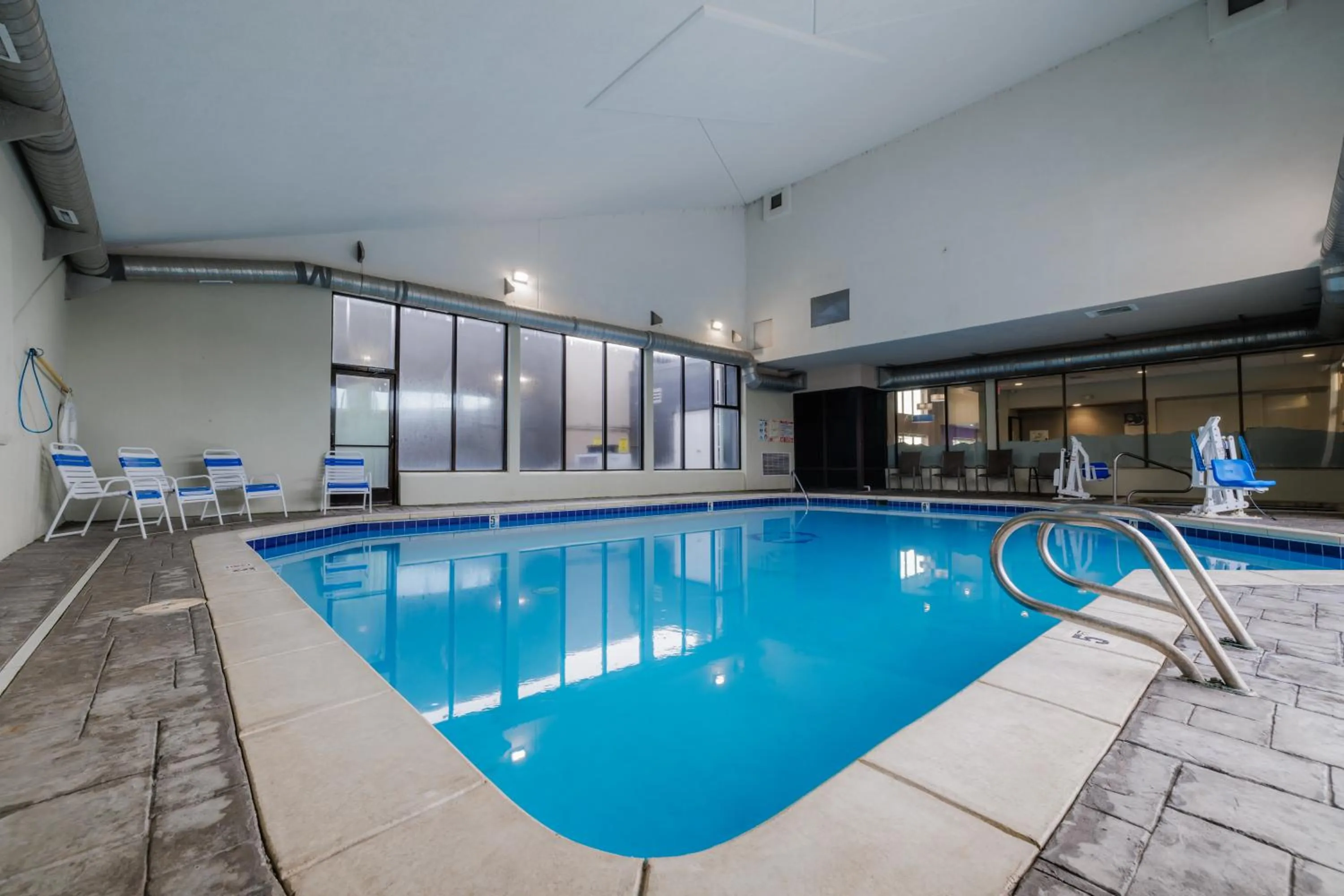 Swimming pool in La Quinta Inn & Suites by Wyndham Fort Collins, Colorado