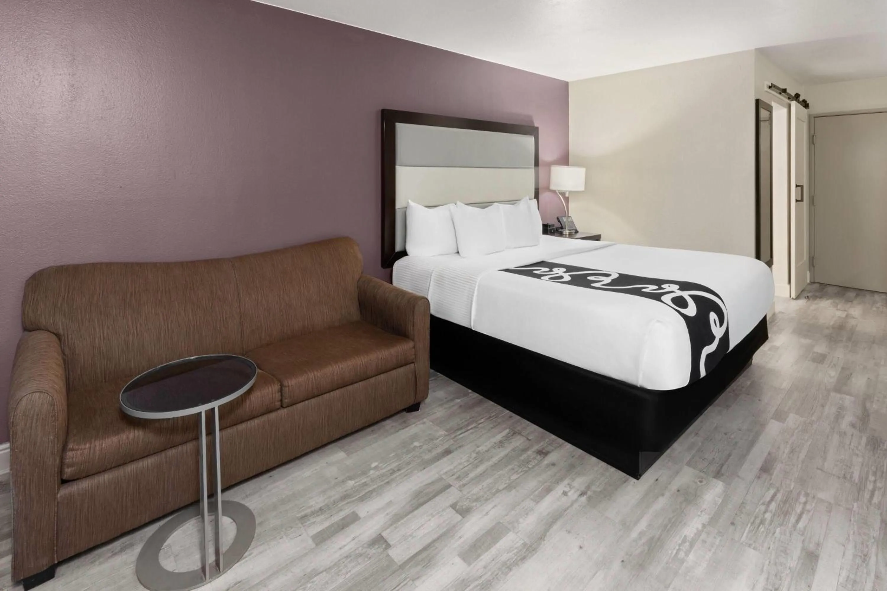 Photo of the whole room, Bed in La Quinta Inn & Suites by Wyndham Fort Collins, Colorado