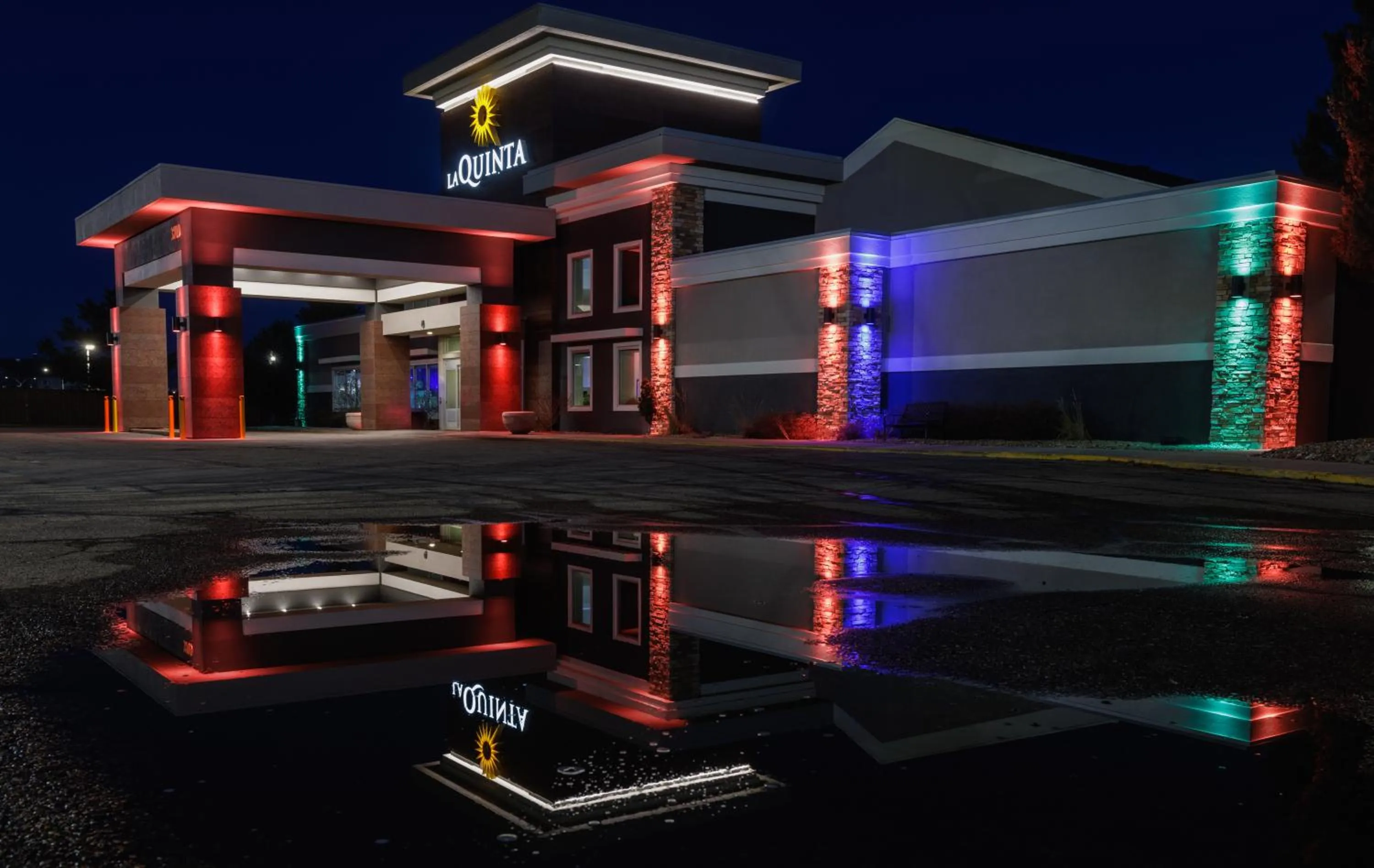 Property building in La Quinta Inn & Suites by Wyndham Fort Collins, Colorado