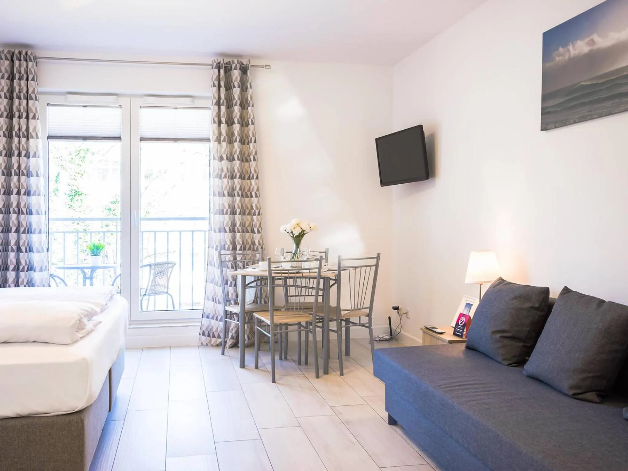 Living room, Bed in VacationClub - Aquamarina Apartment C-06